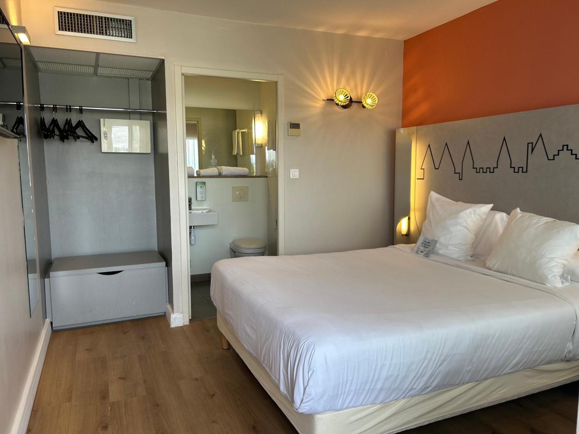 Adjacent Rooms spa access