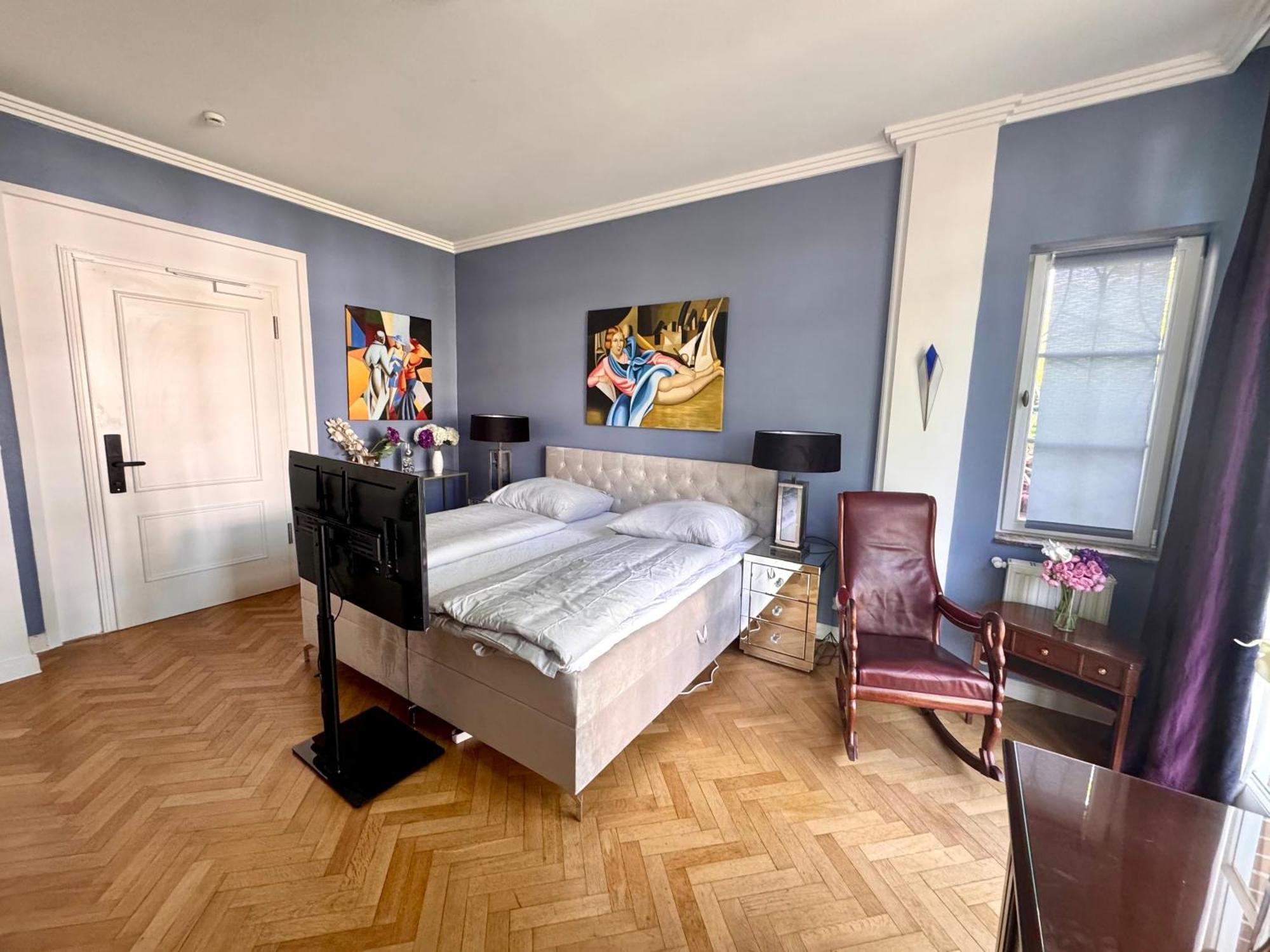 Deluxe King Room
