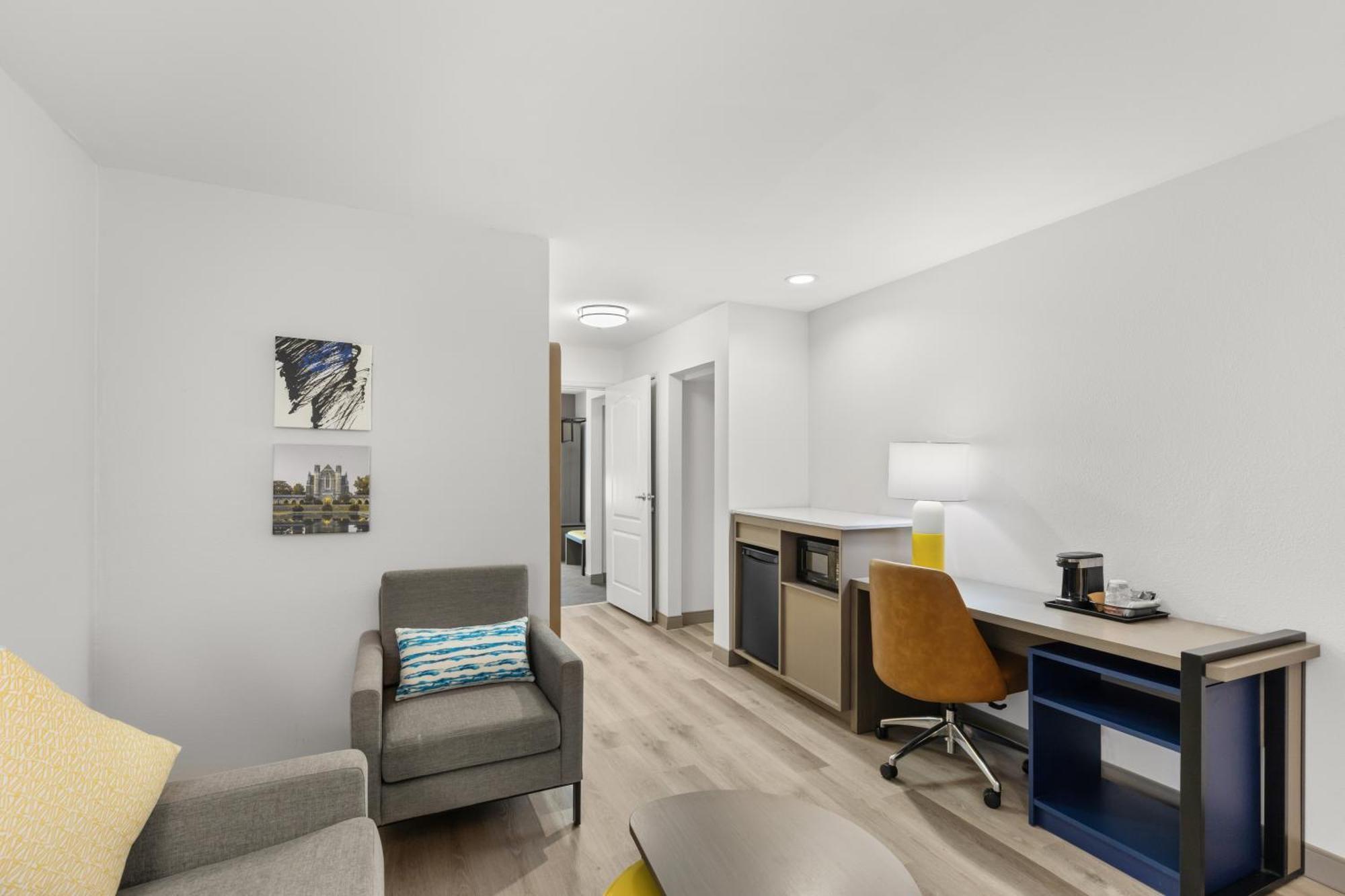 One-Bedroom King Suite with Sofa Bed - Non-Smoking