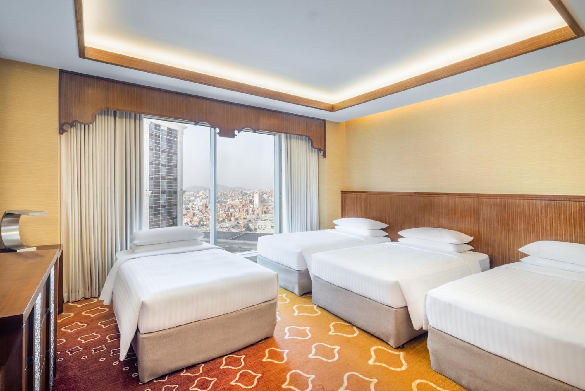 Deluxe Vierbettzimmer mit Stadtblick