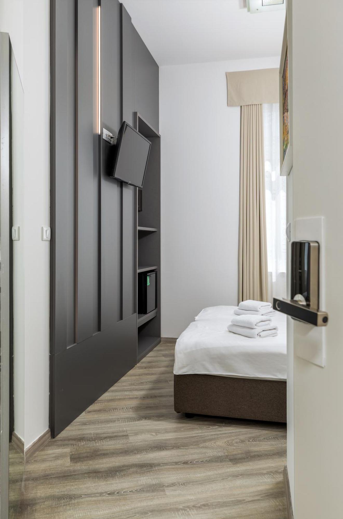 Deluxe Double or Twin Room City View