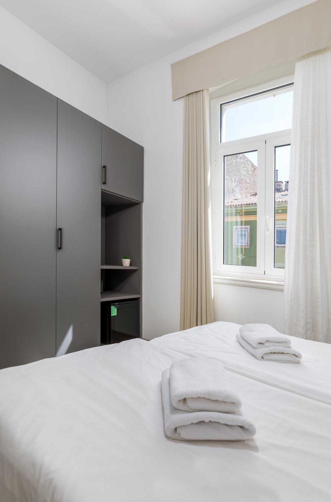 Deluxe Double or Twin Room City View