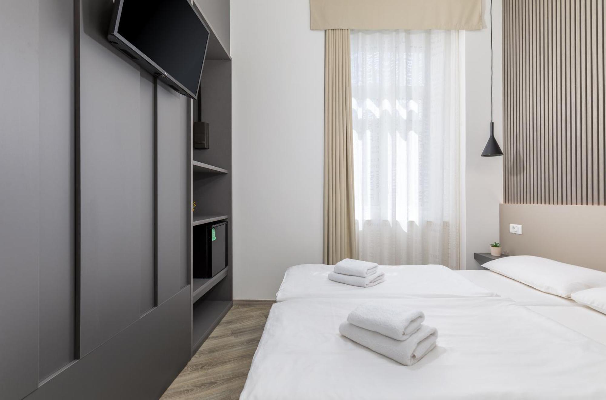 Deluxe Double or Twin Room City View