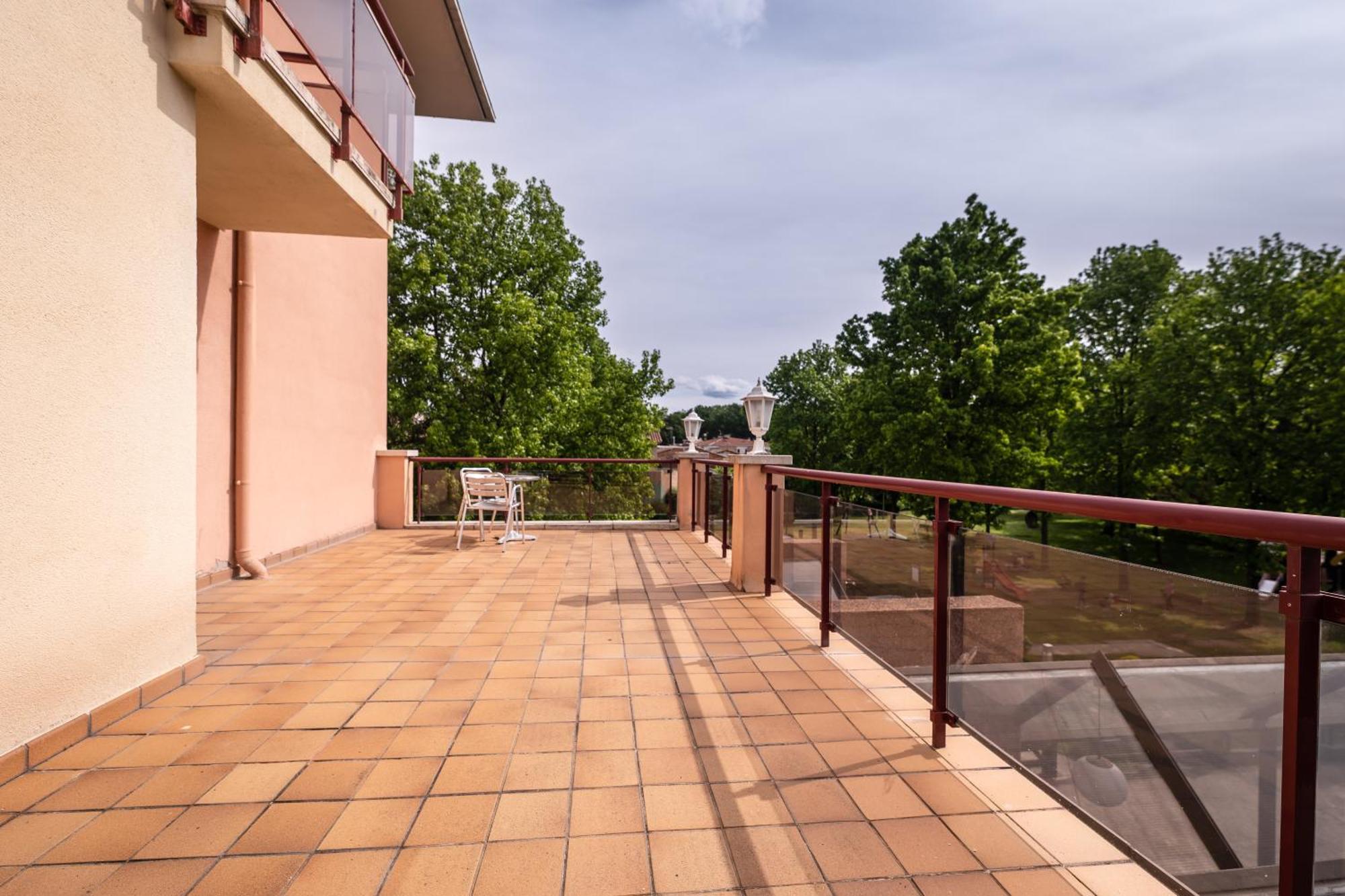 One-Bedroom Apartment Terrace