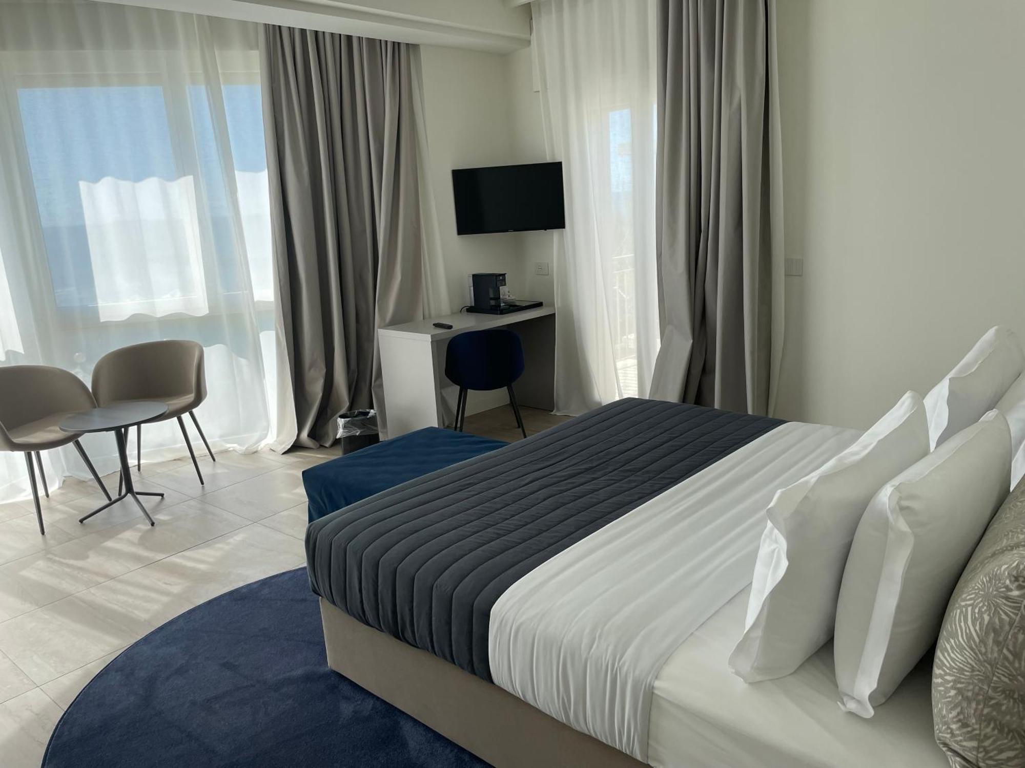 Deluxe Double or Twin Room Sea View