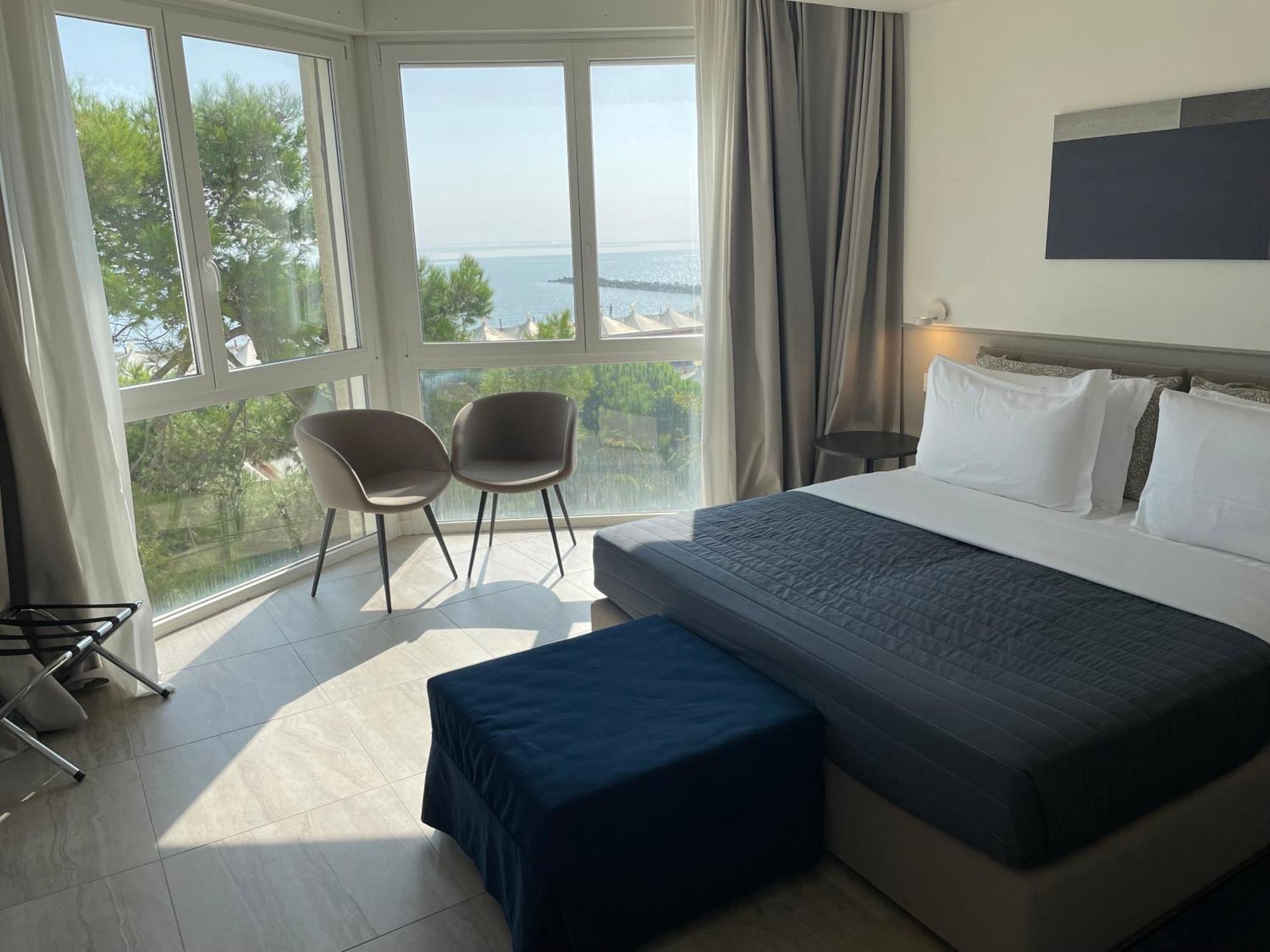 Deluxe Double or Twin Room Sea View