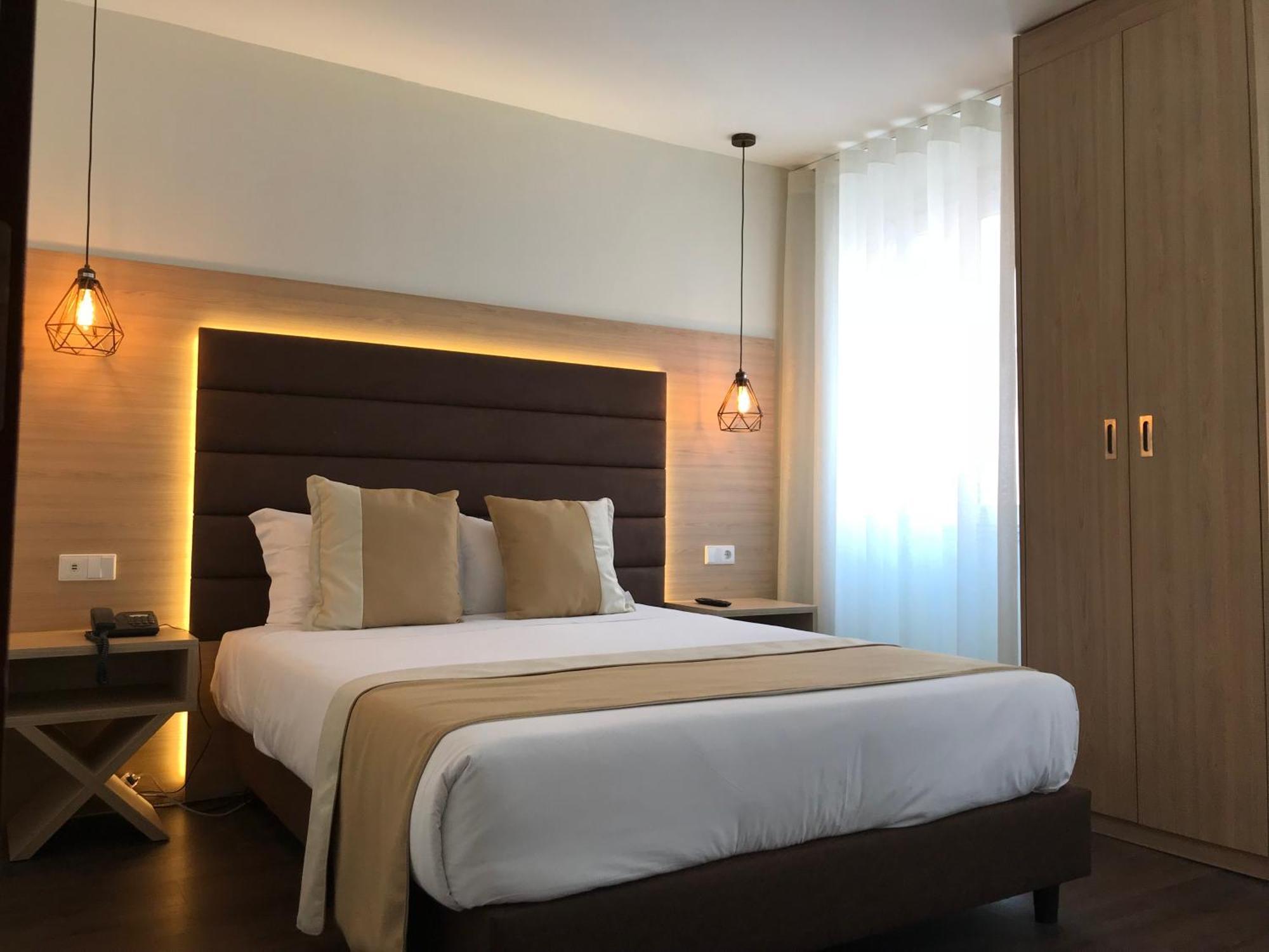 Deluxe Double or Twin Room City View