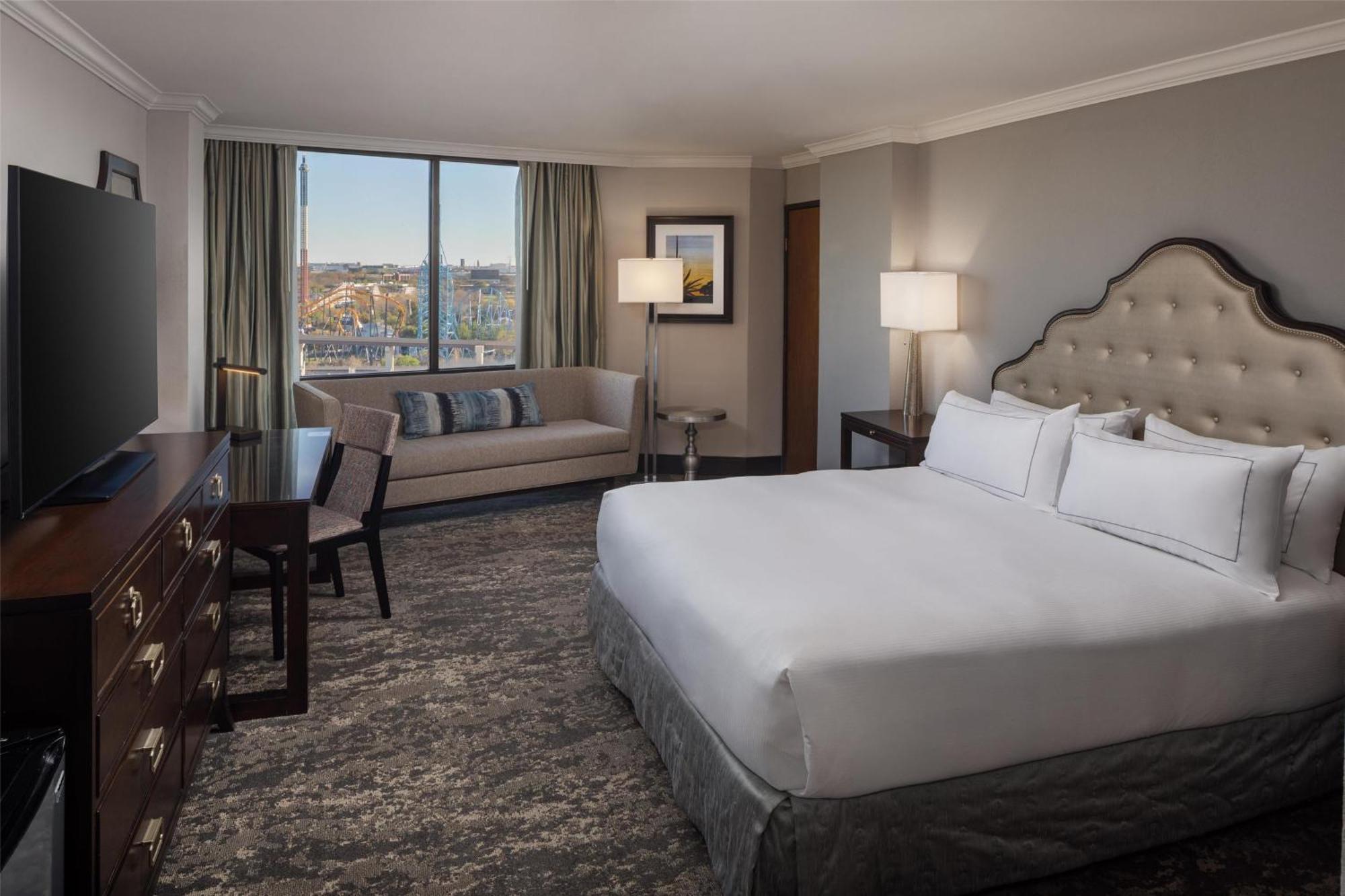 Parlor King Suite with Two Bathroom,1665401894:JPEG