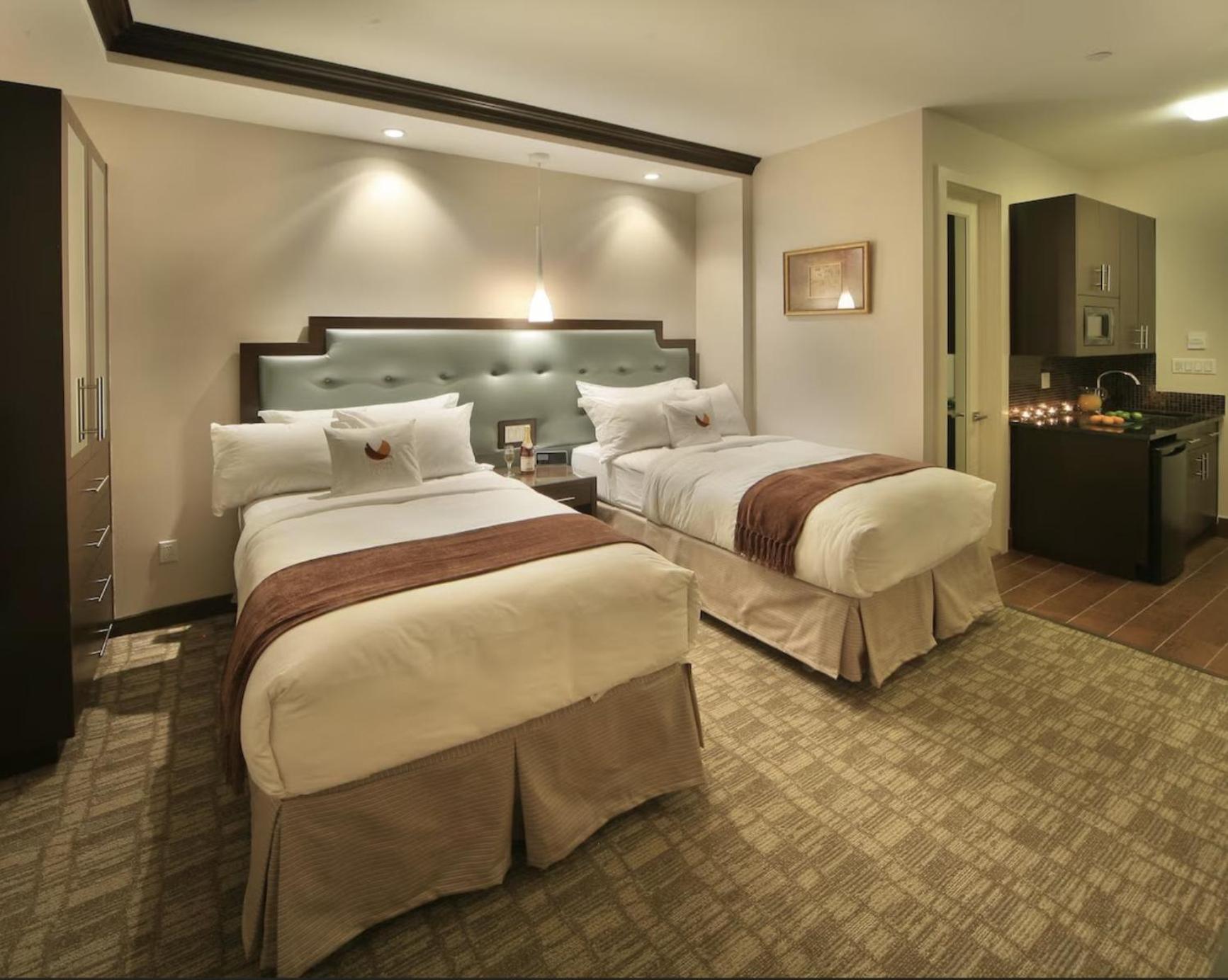 Corner Room Two Twin Beds Non-Smoking