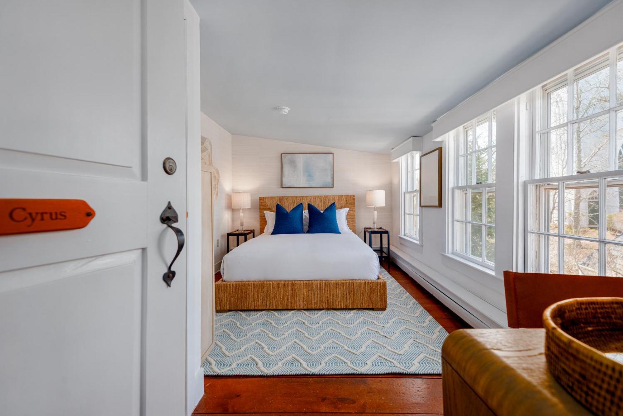 Standard Queen Room
