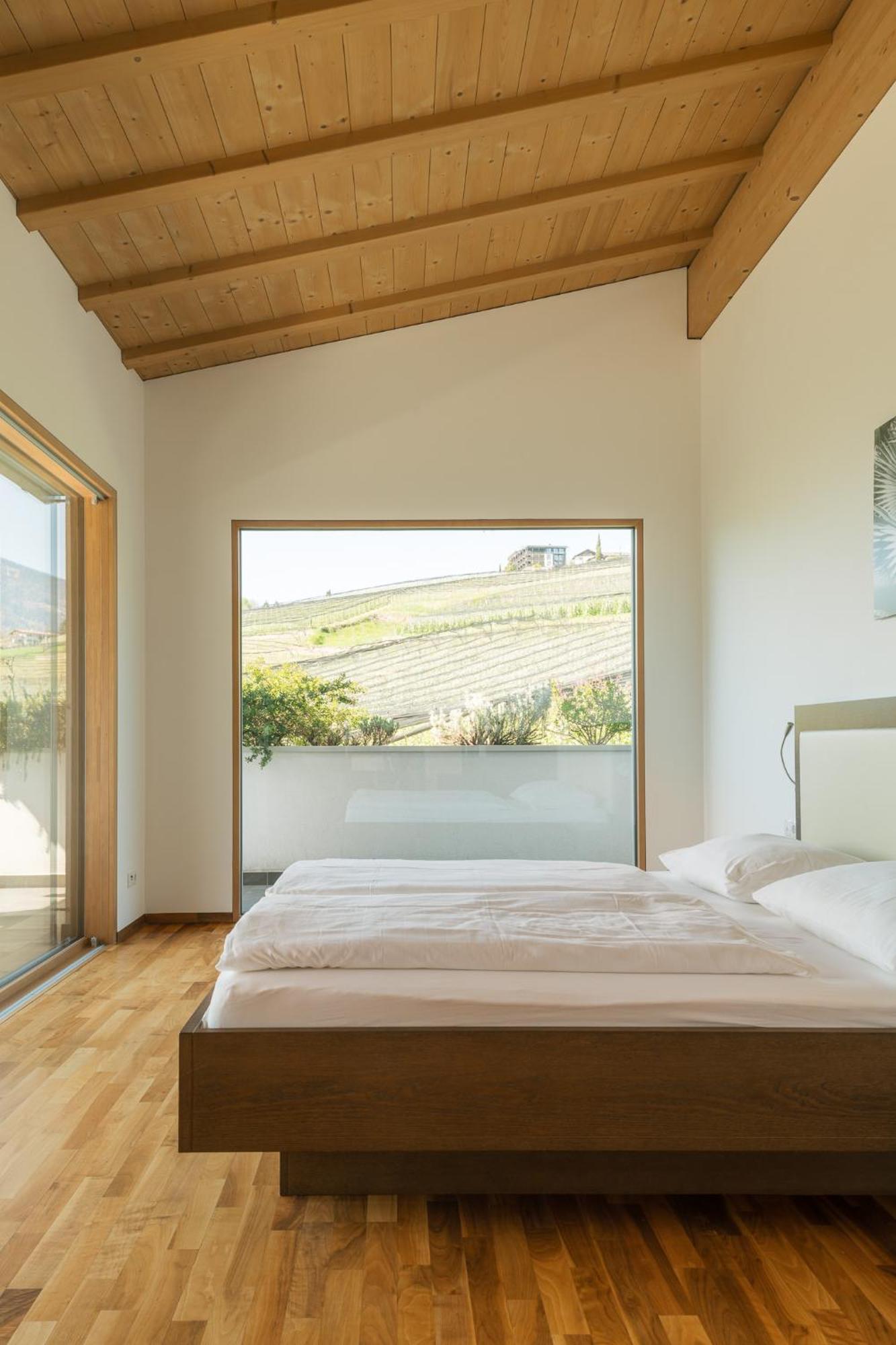 Superior One-Bedroom Apartment
