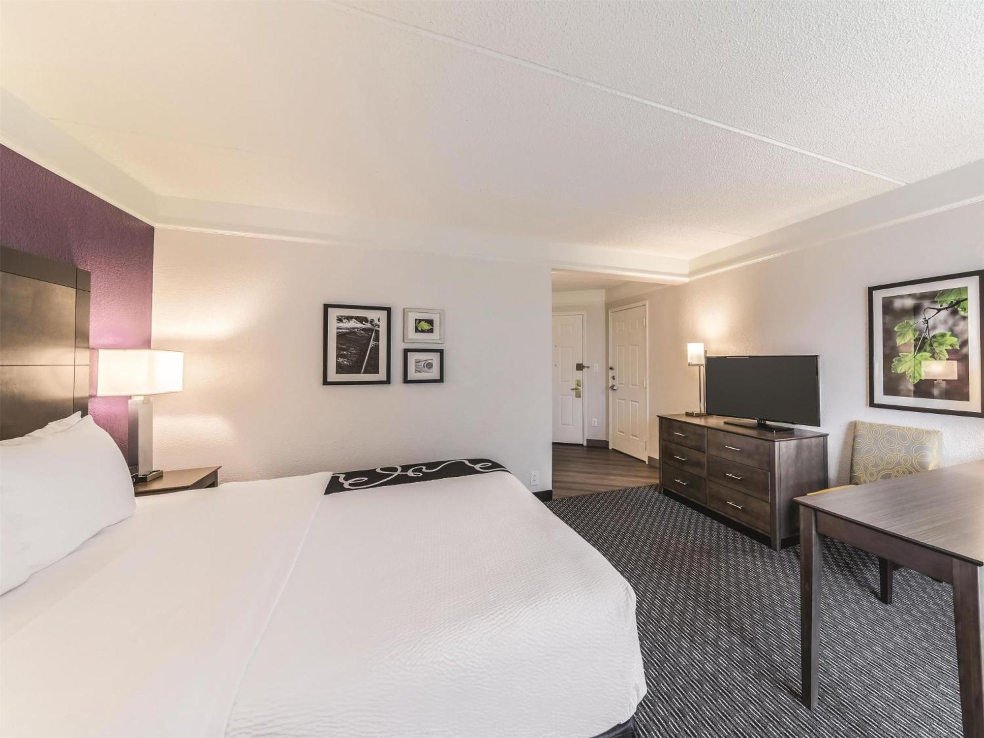 King Room,1665415153:JPEG