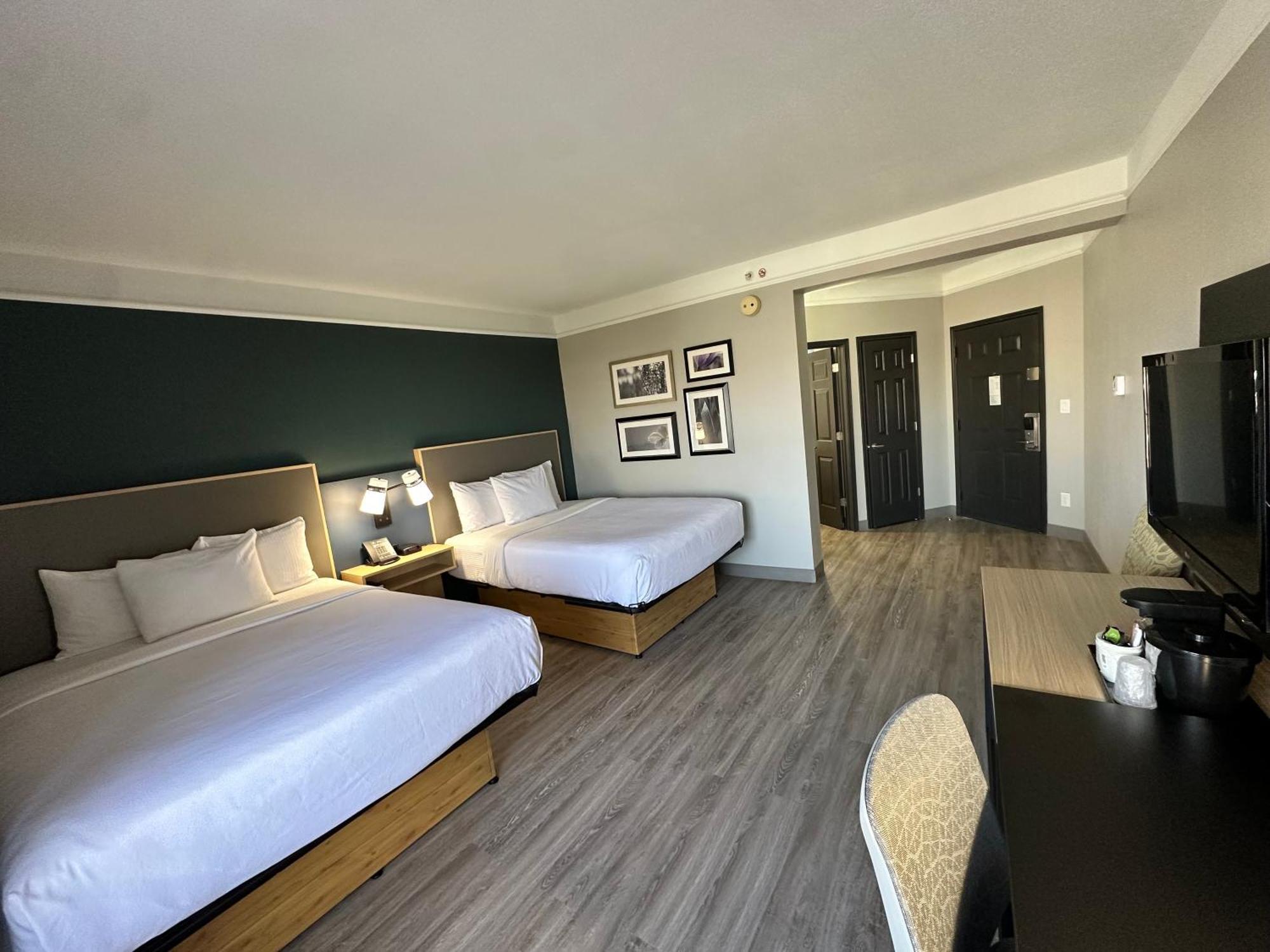 Deluxe Queen Room Two Queen Beds Non-Smoking