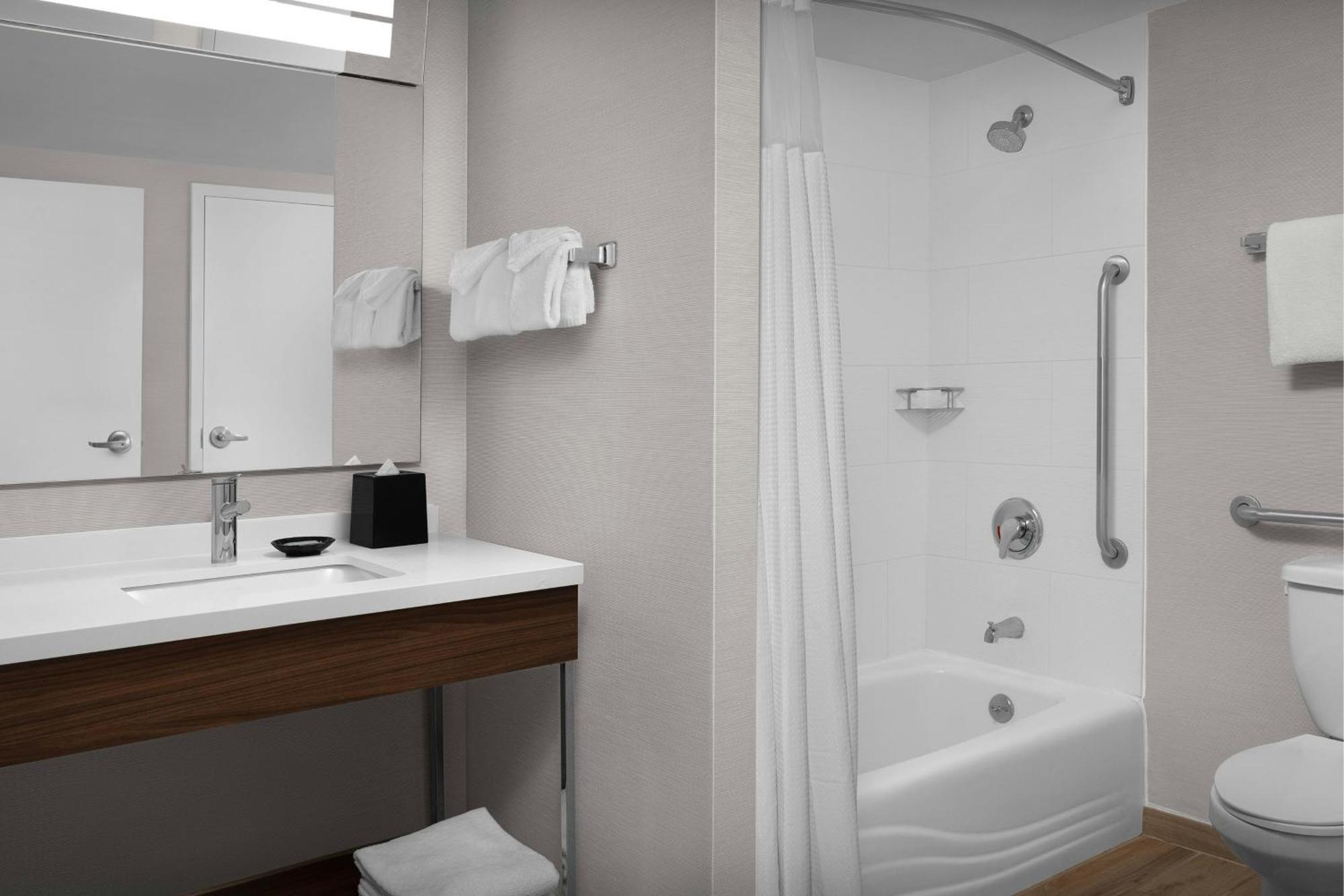 Larger King Suite with Sofa Bed - High Floor,1666031821:JPEG
