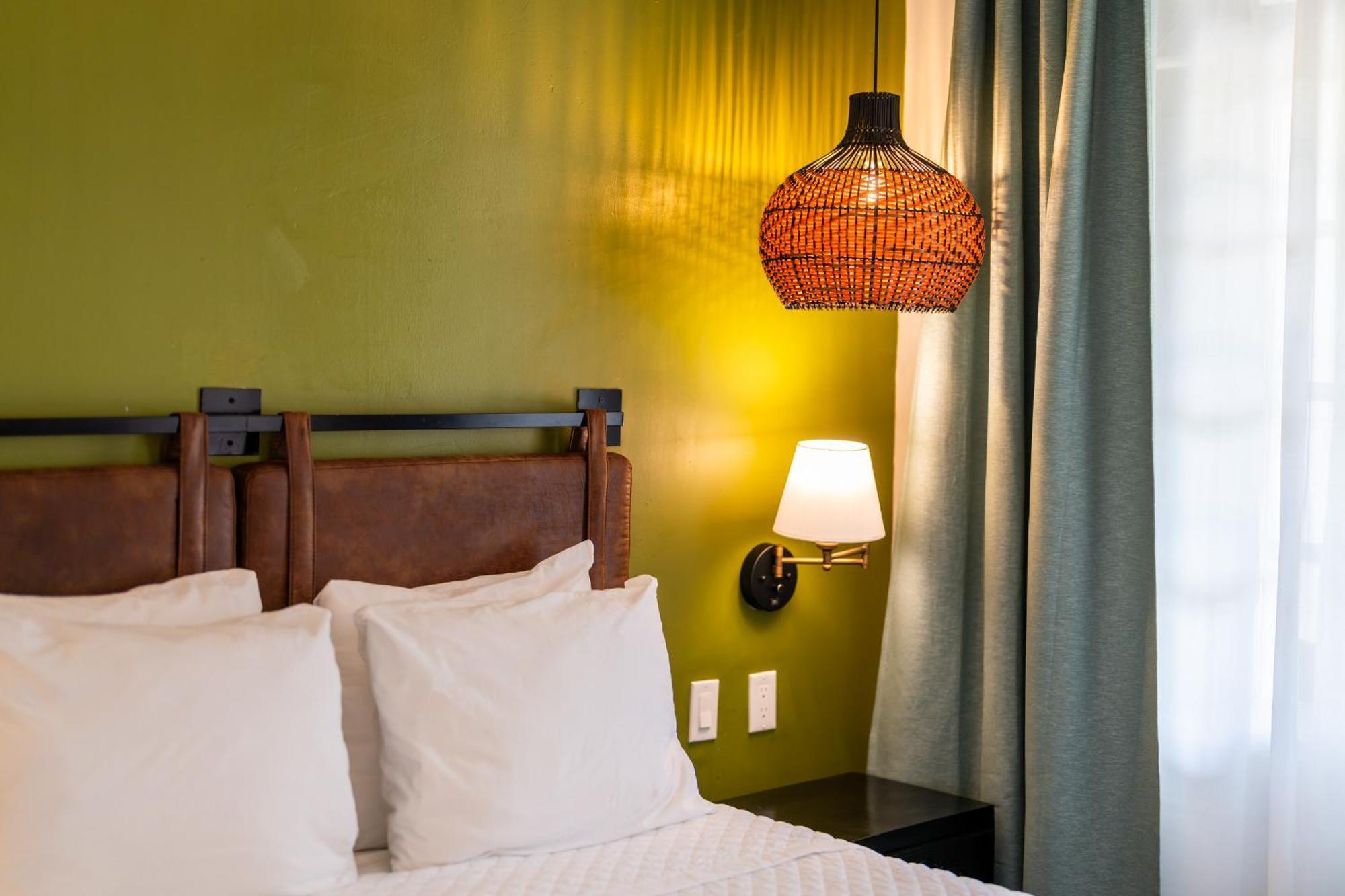 Standard Room One Queen Bed