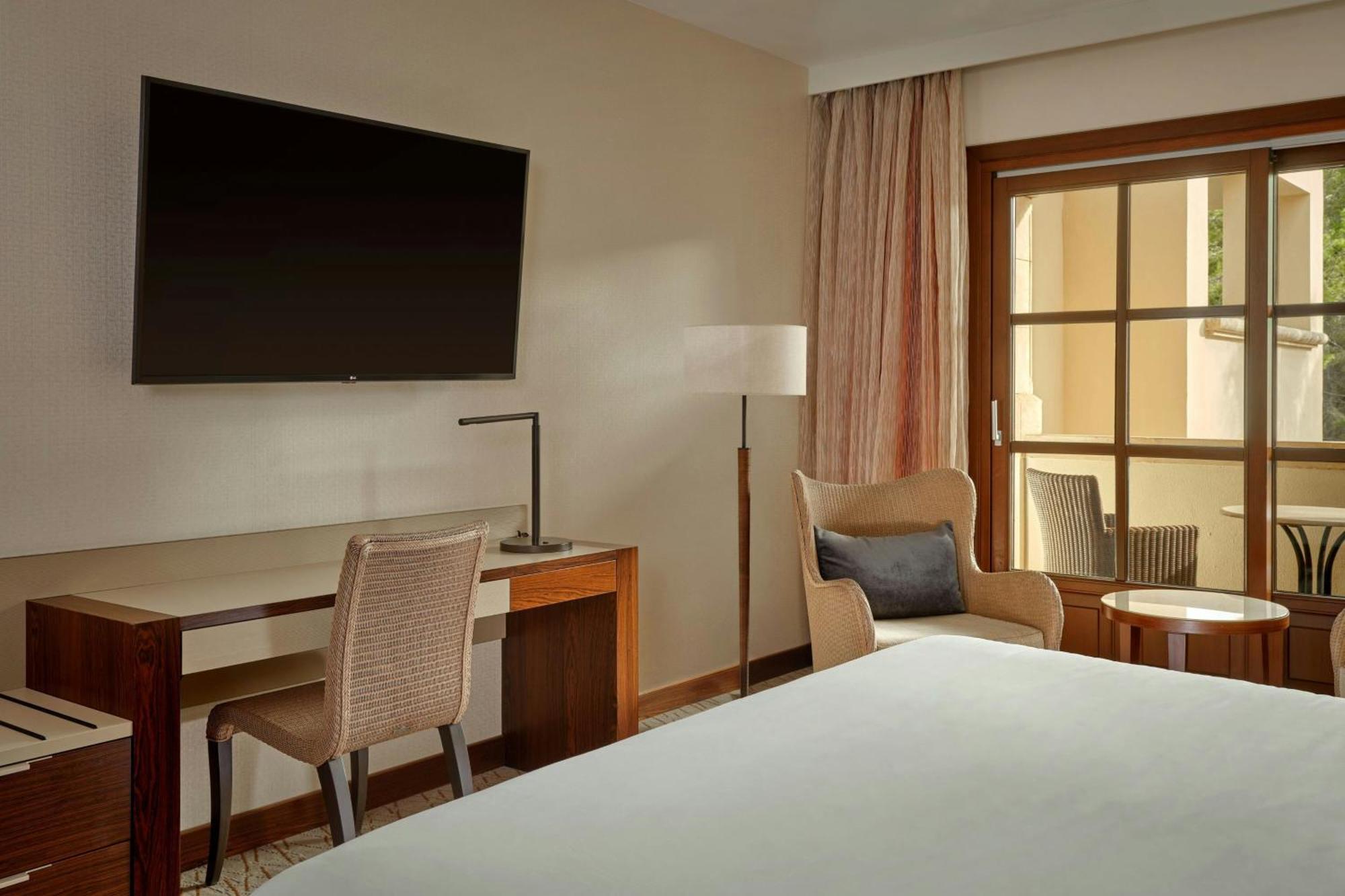 Superior King Room Balcony