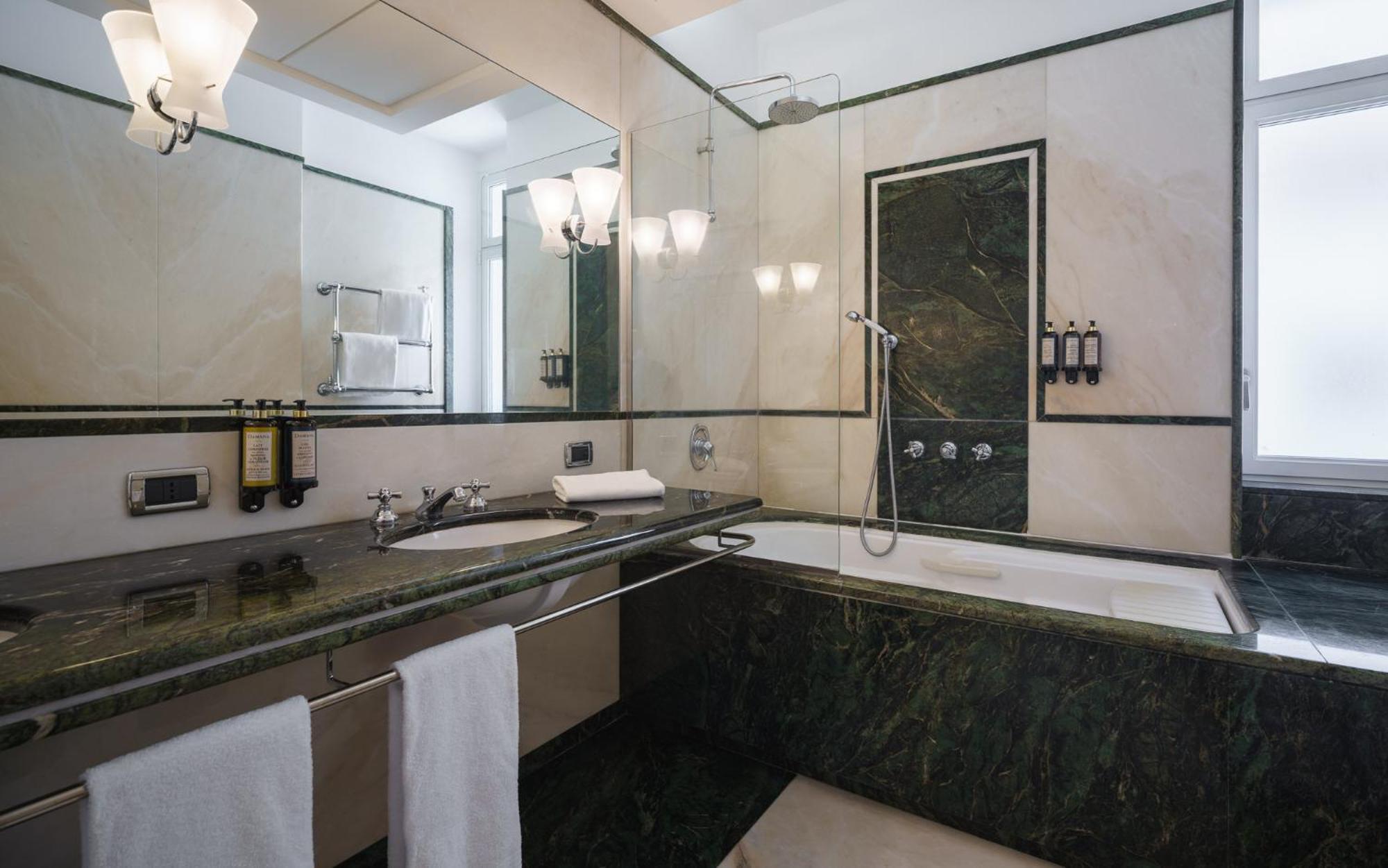 Deluxe Double Room with Sea View,1666640298:JPEG