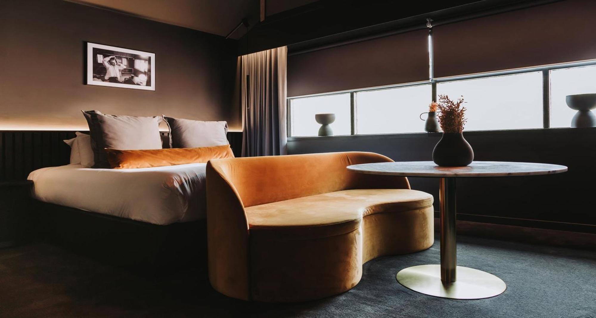 King Suite Sitting Area Walk Rain Shower Non-Smoking