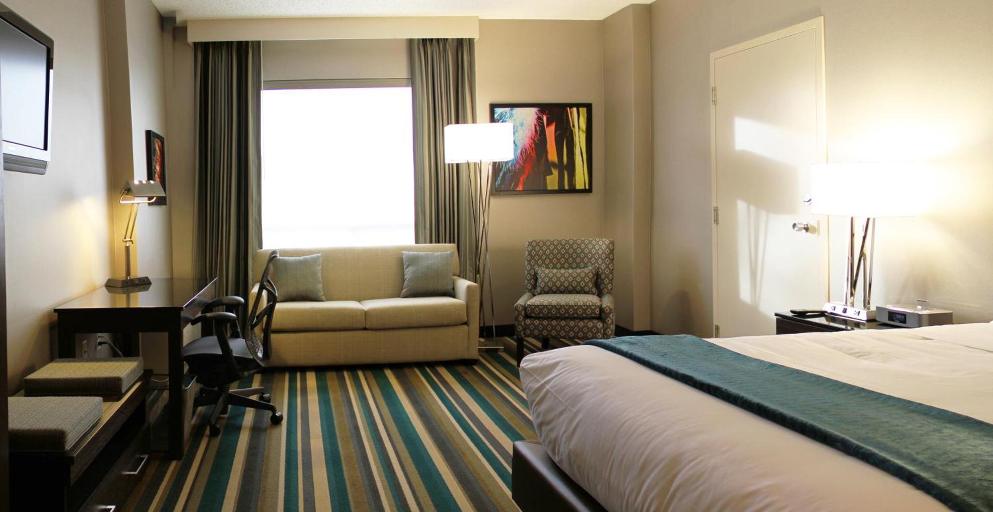 Signature Queen Room Sofa