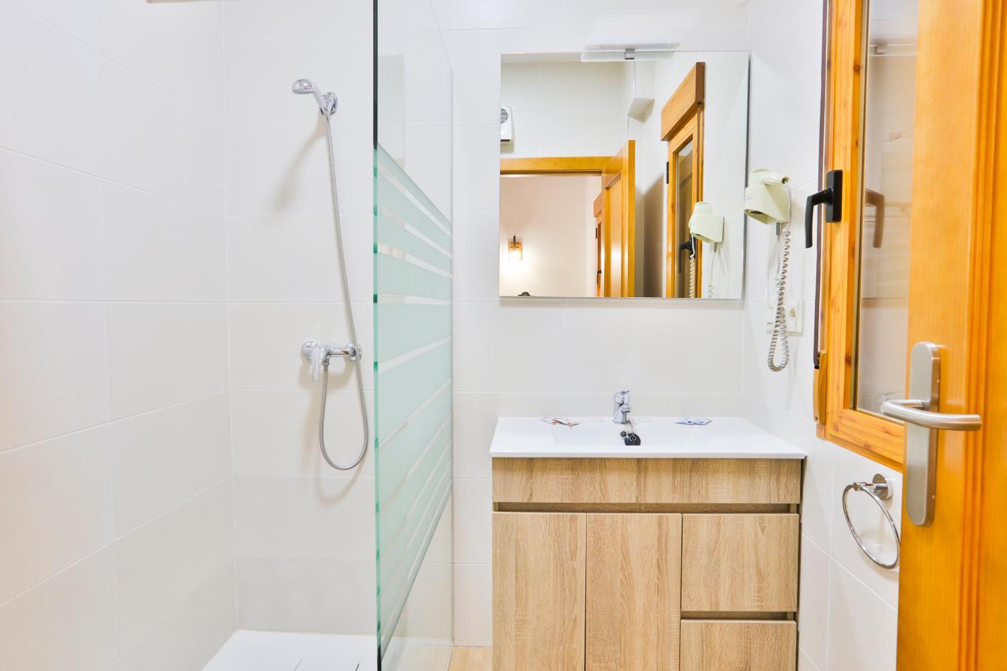 Three-Bedroom Deluxe Apartment,1666647510:JPEG