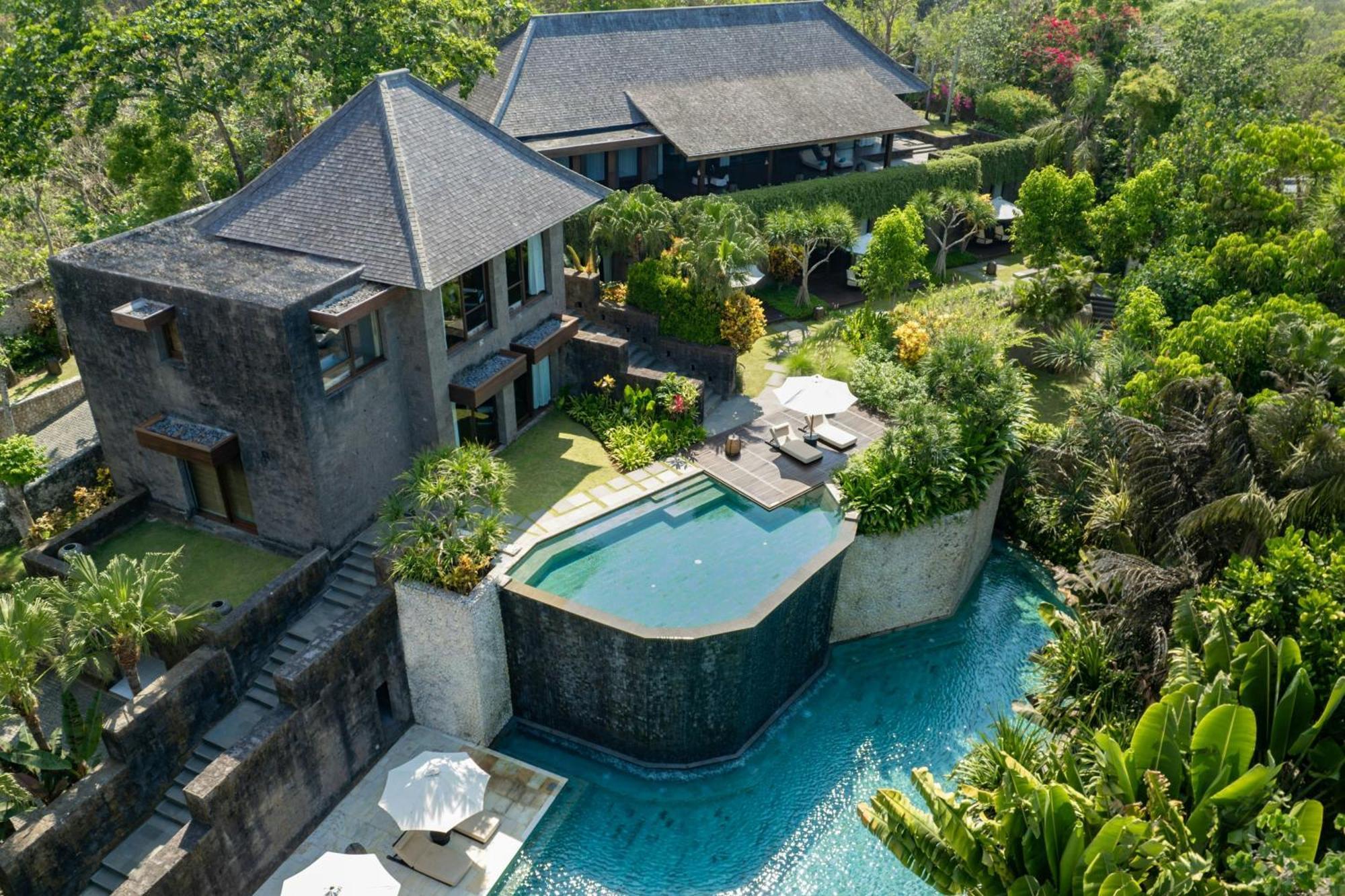 Three-Bedroom Mansion Private Pools