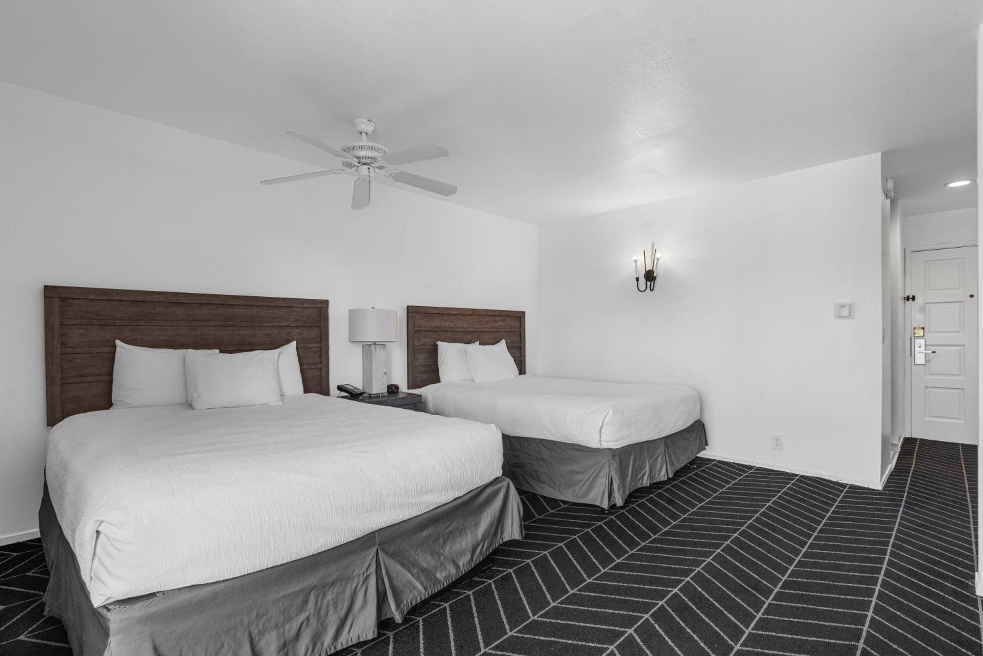 2 Queen Beds Non Smoking