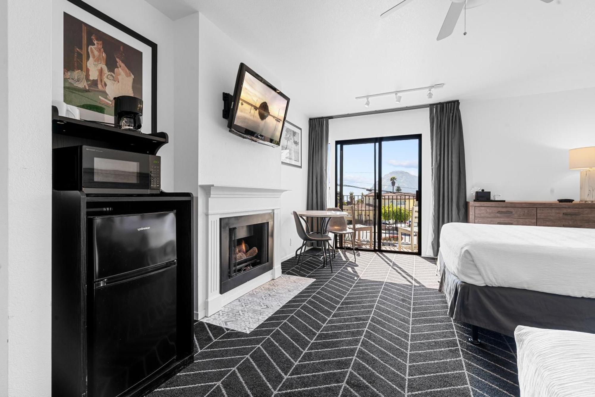 Deluxe Room 1 King Bed fireplace balcony non smoking