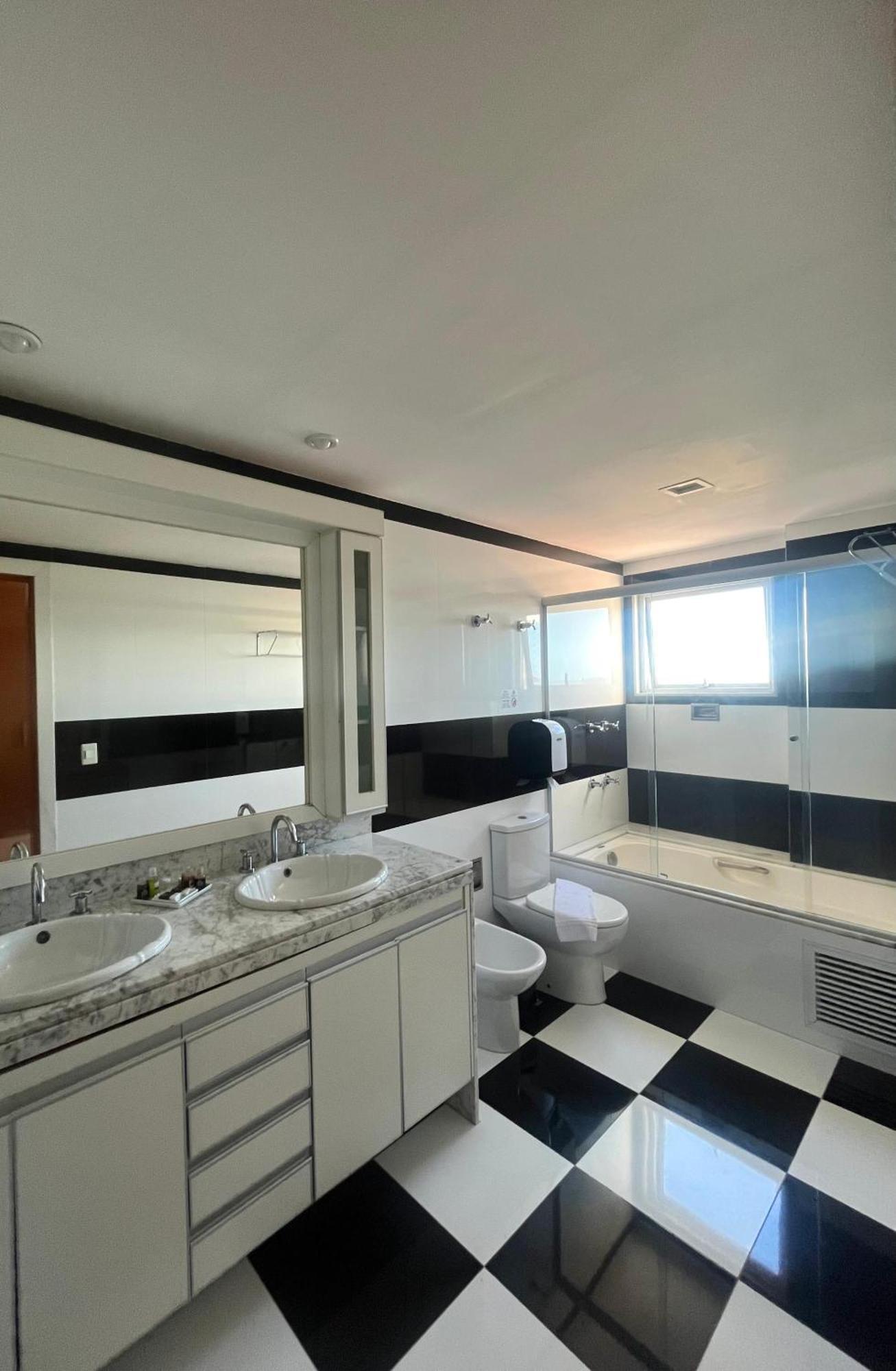 Deluxe Suite Spa Bath