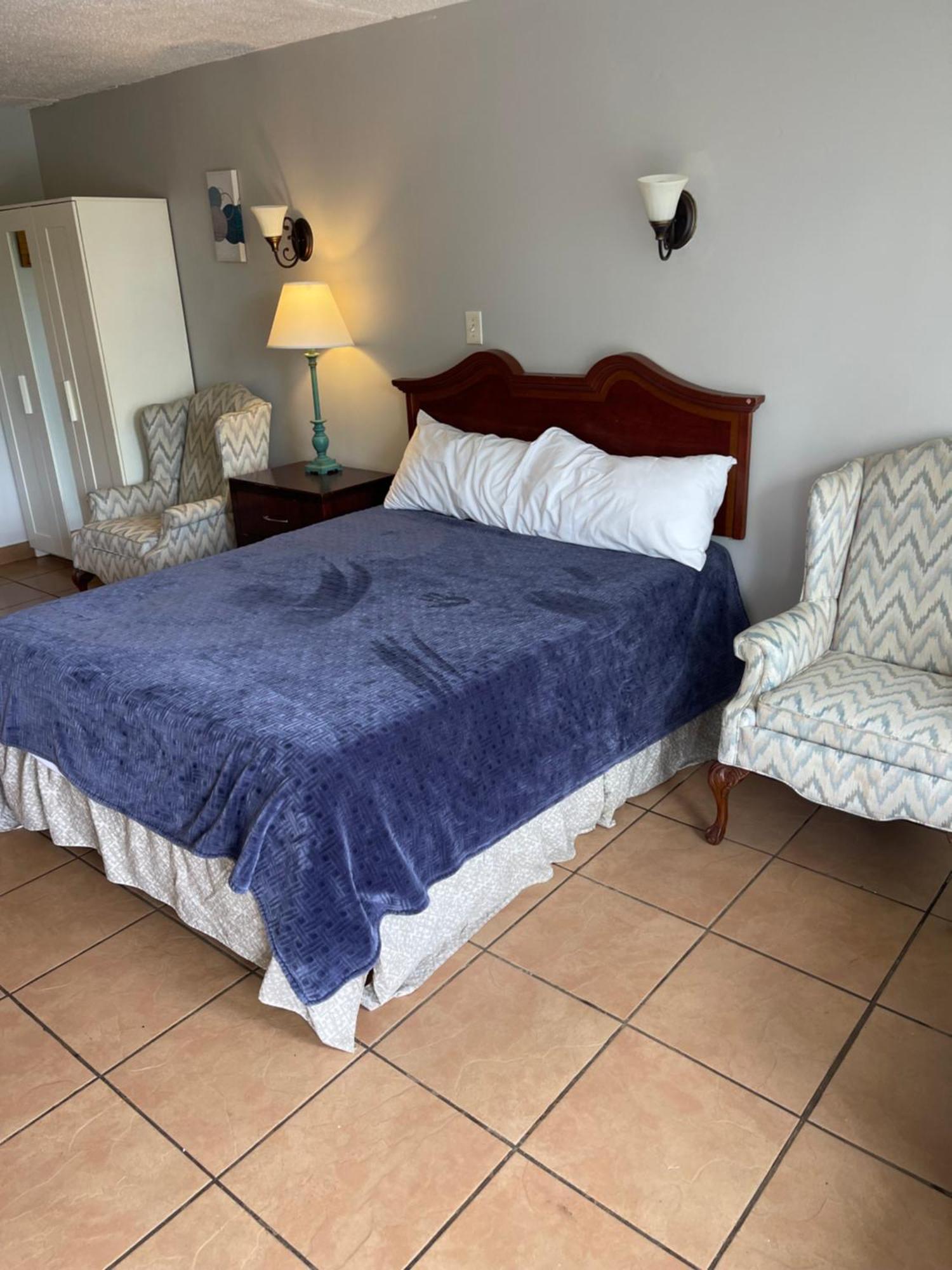 Deluxe Queen Suite