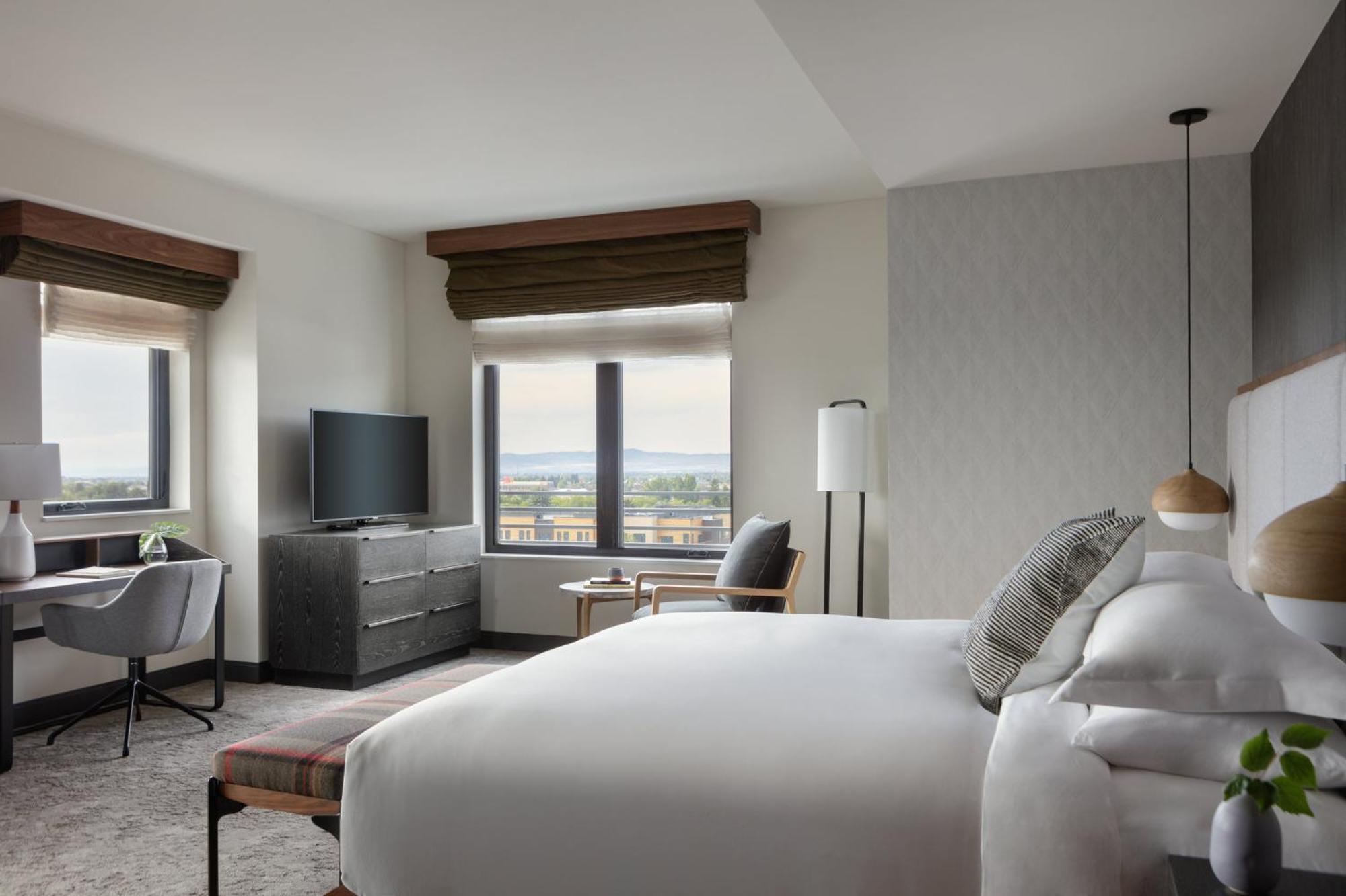 Premium Corner King Room Downtown View