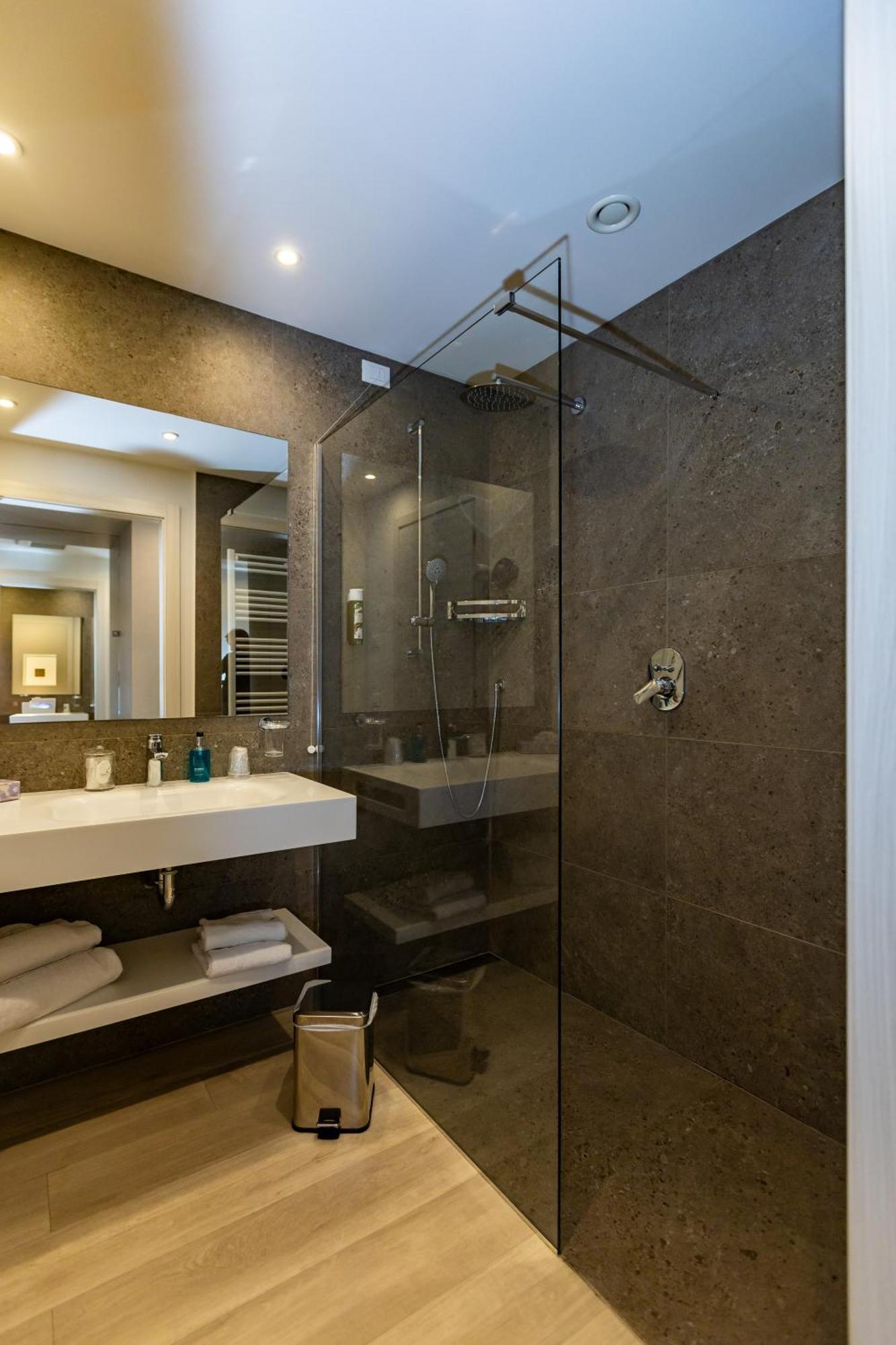 Superior Double Room Side Lake View