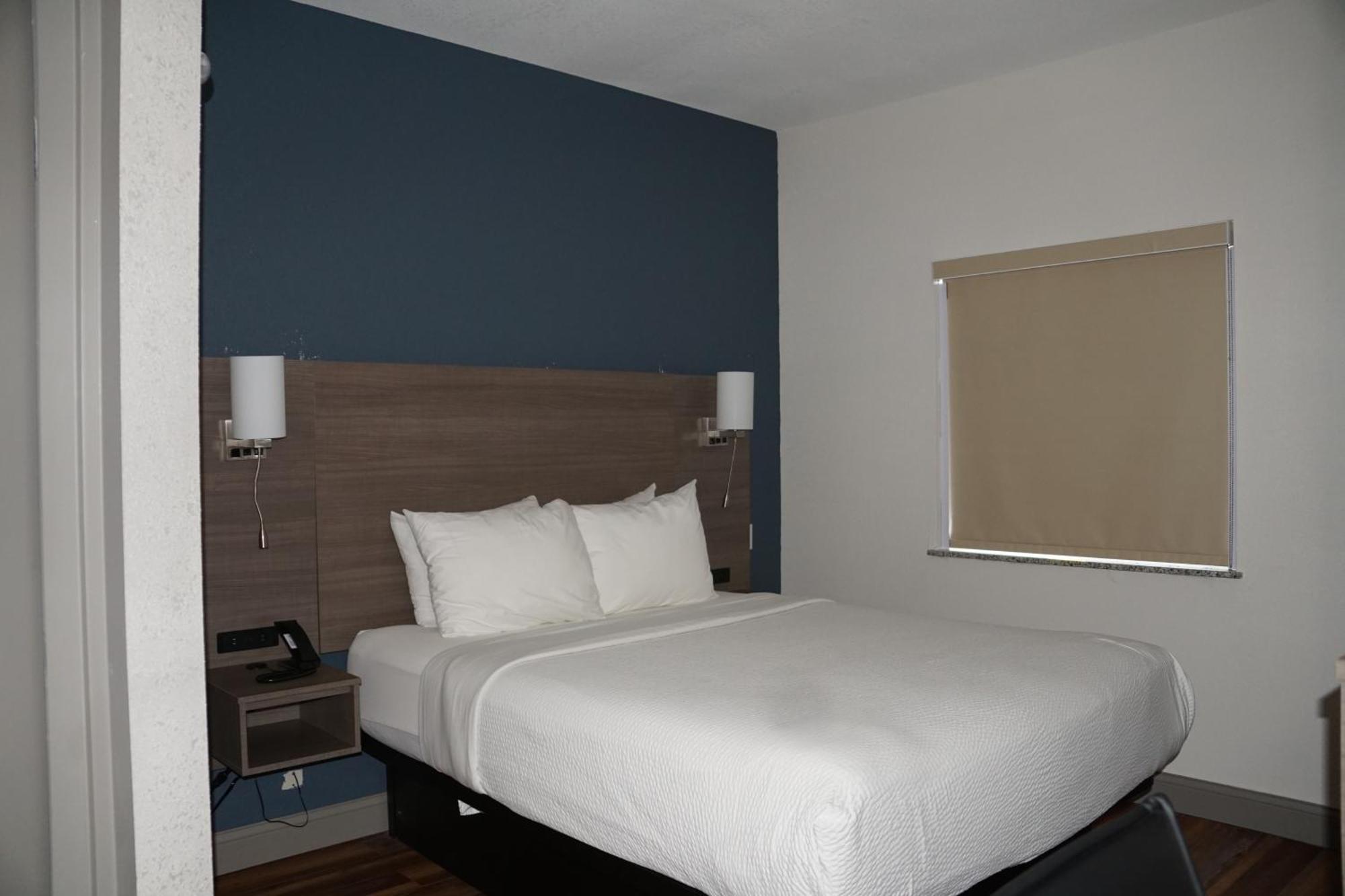 King Room - Non-Smoking