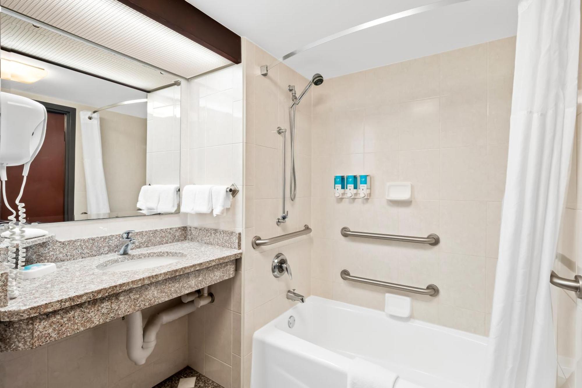 King Room Tub Disability Access or Non Smoking