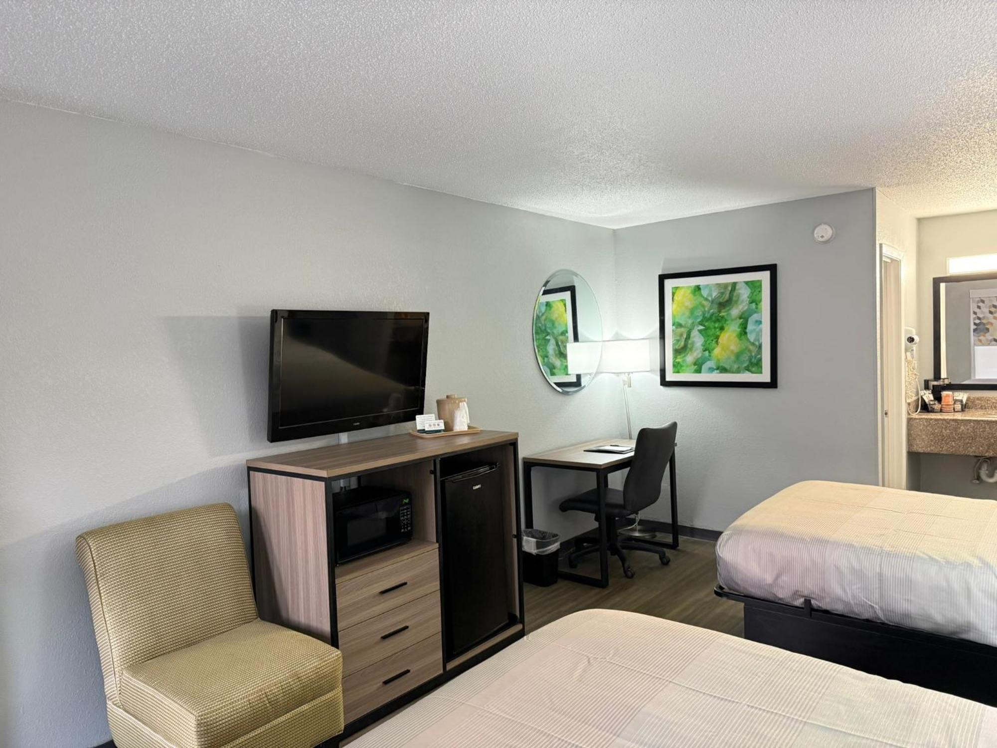 2 Double Beds, Smoking