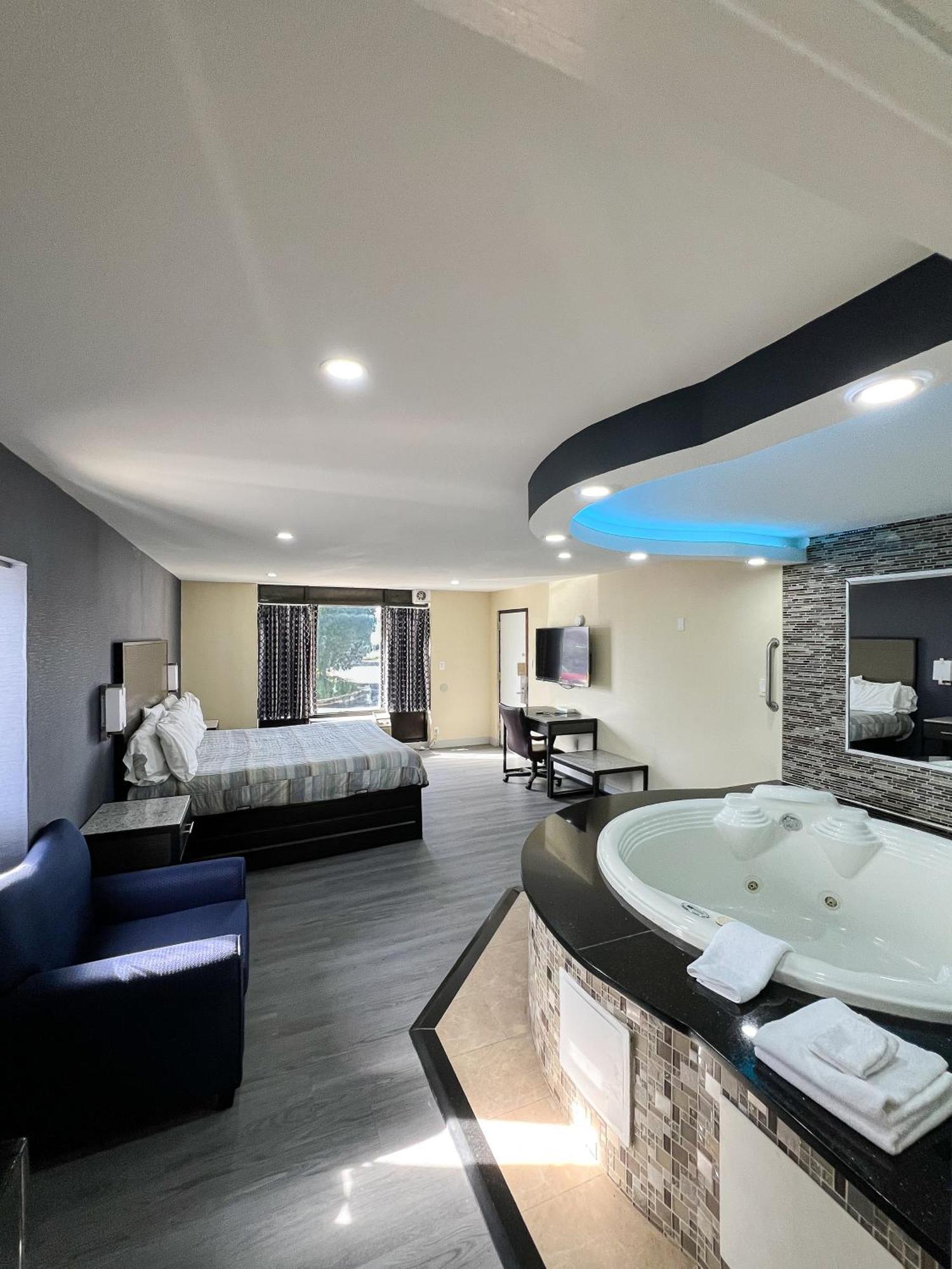 King Room Jacuzzi Smoking