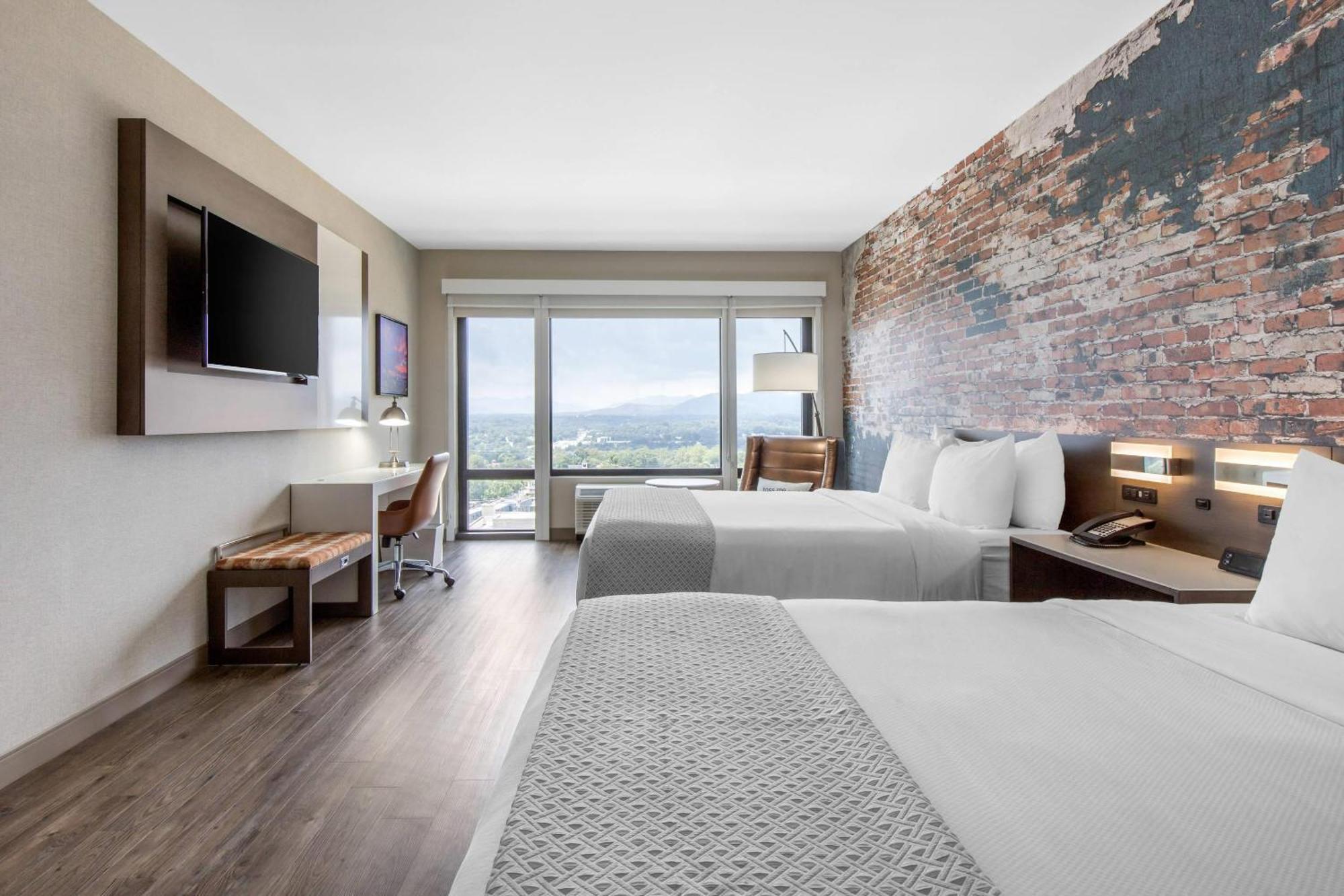 Queen Guest Room