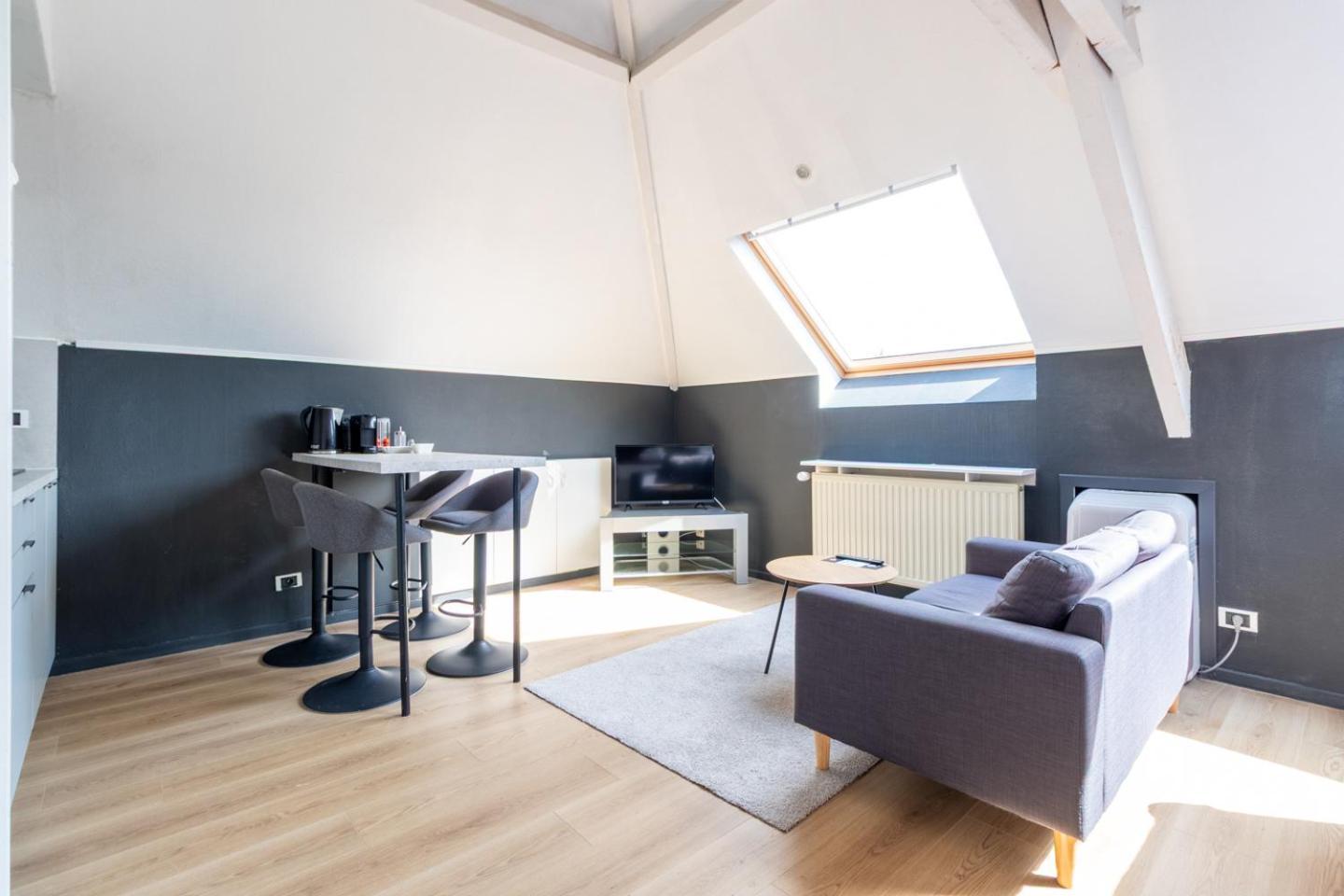 Family Room,1668045657:JPEG