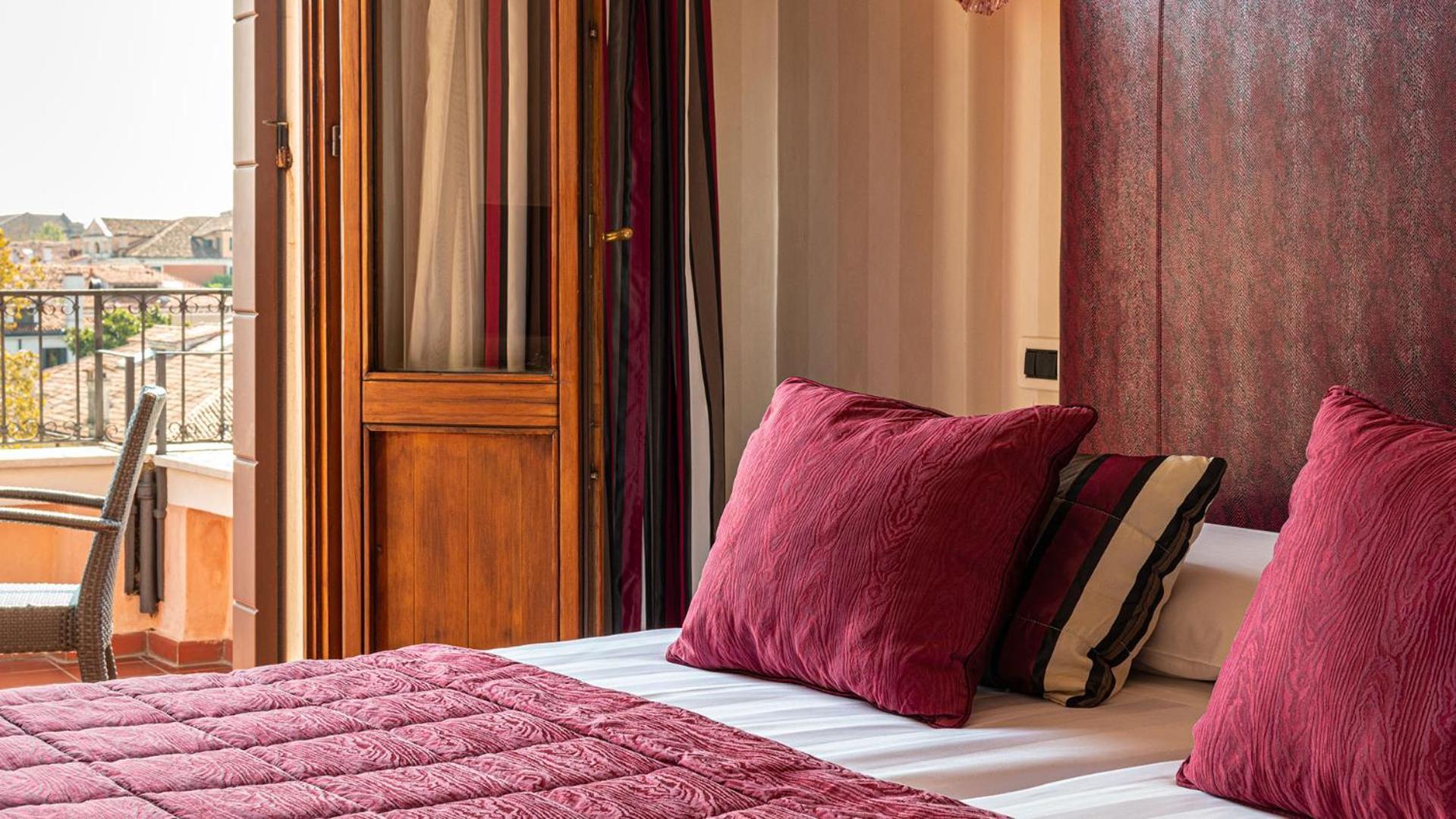 Superior Double Room Canal View