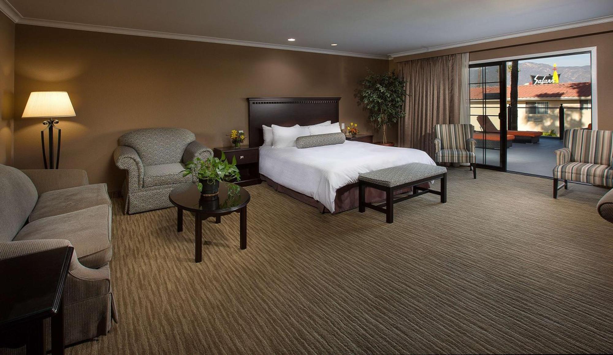 Deluxe King Suite