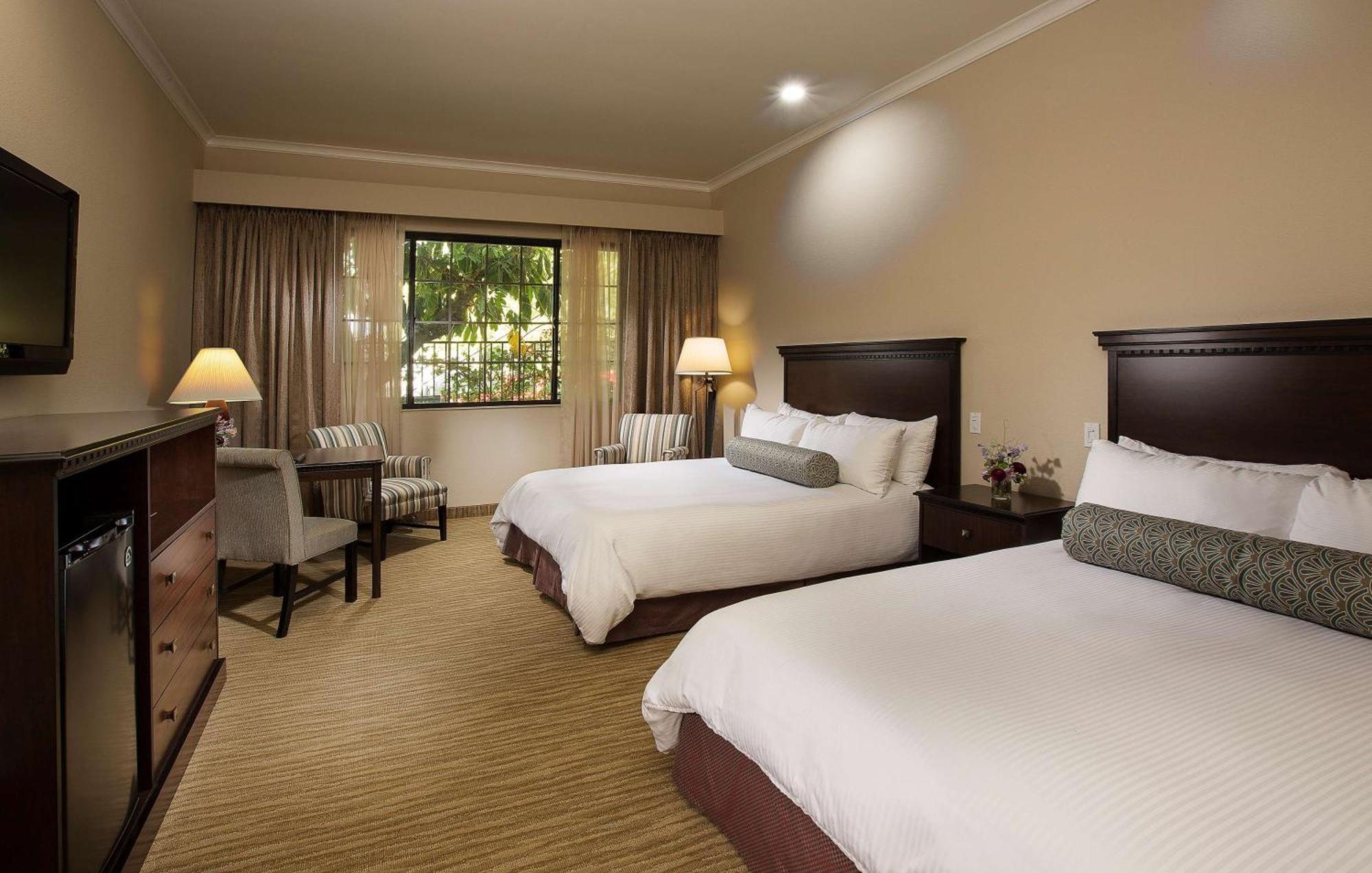 Deluxe Queen Room