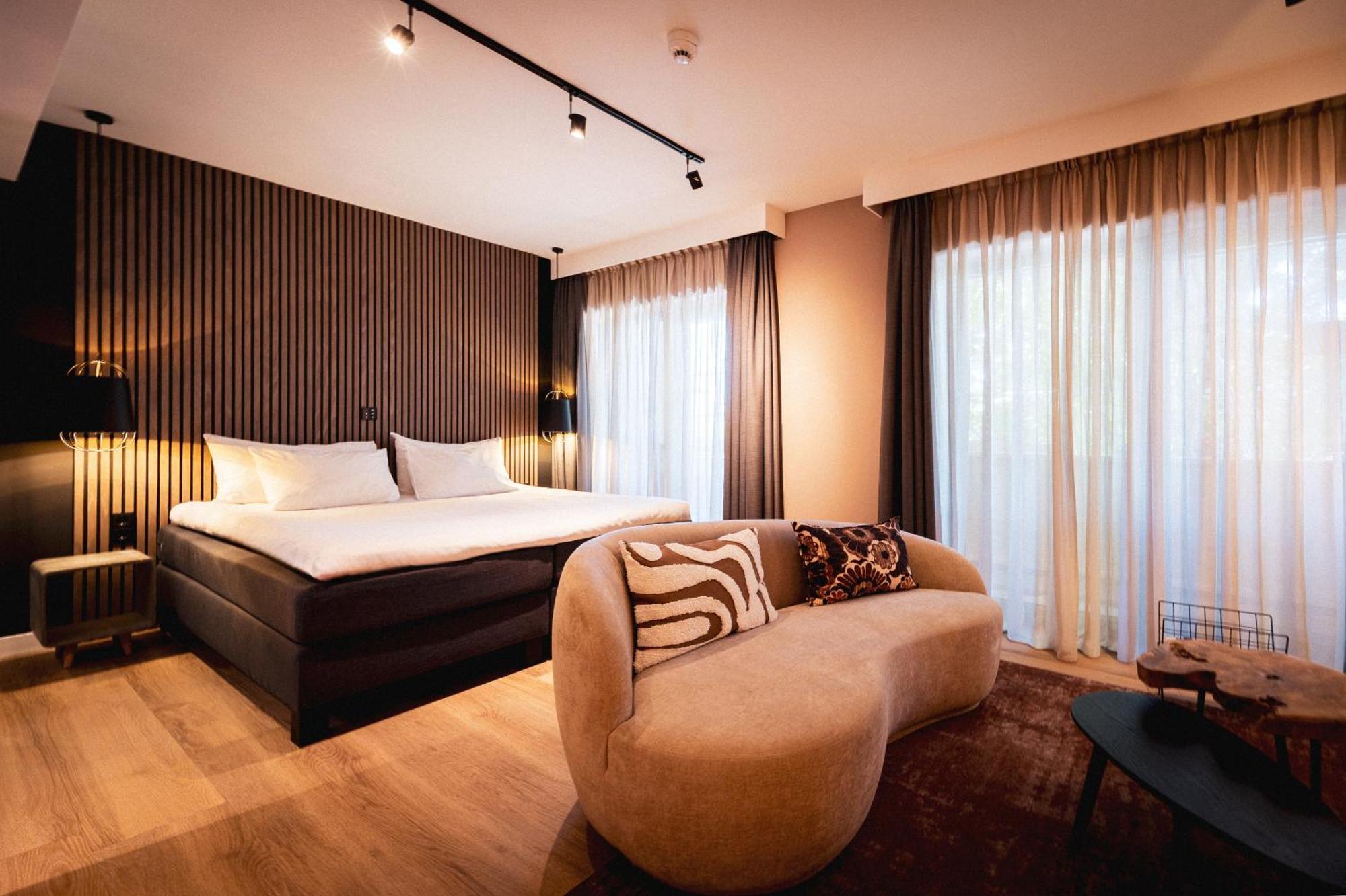 Deluxe Double Room Shower