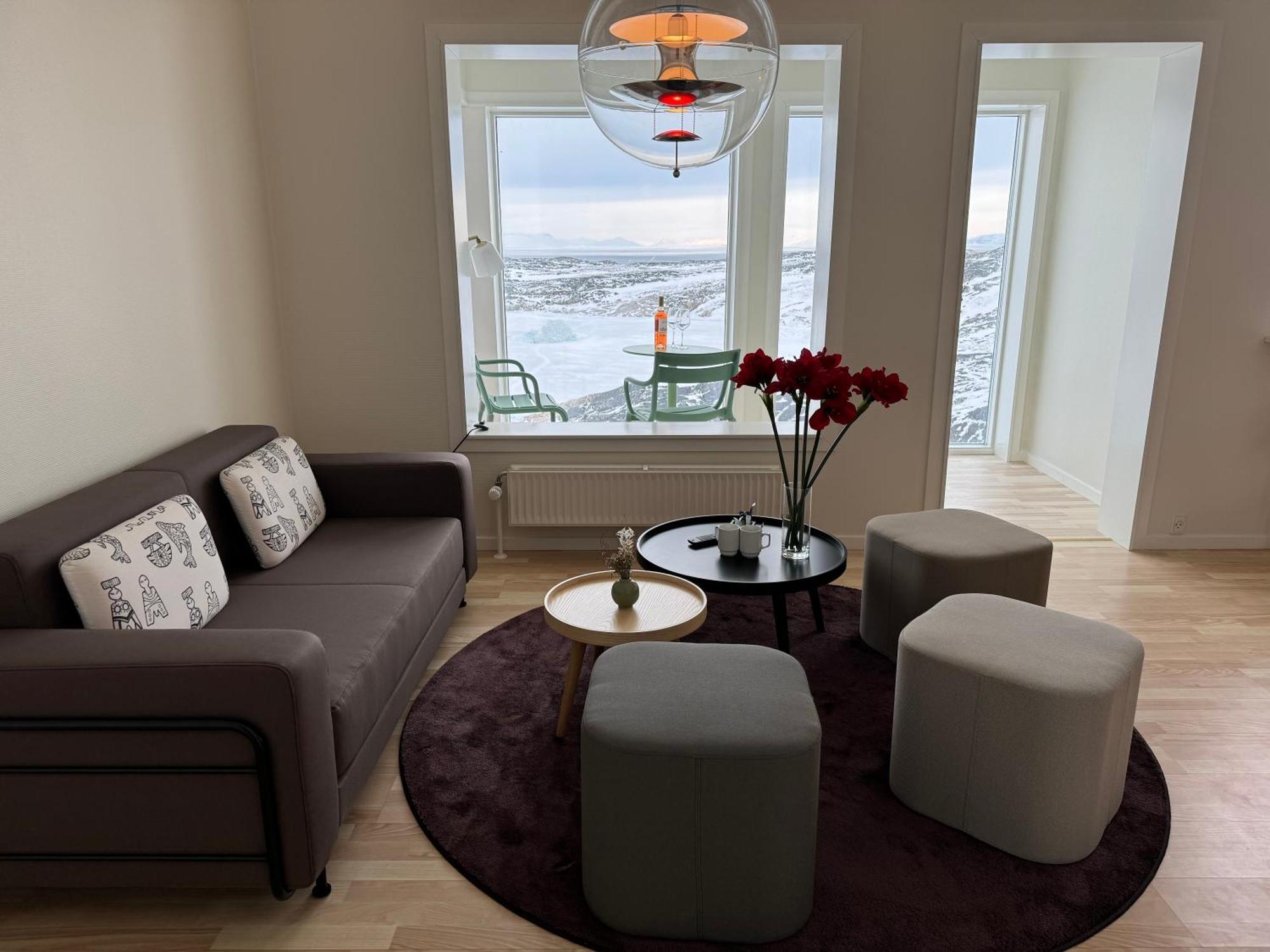 Deluxe One-Bedroom Apartment Ocean View