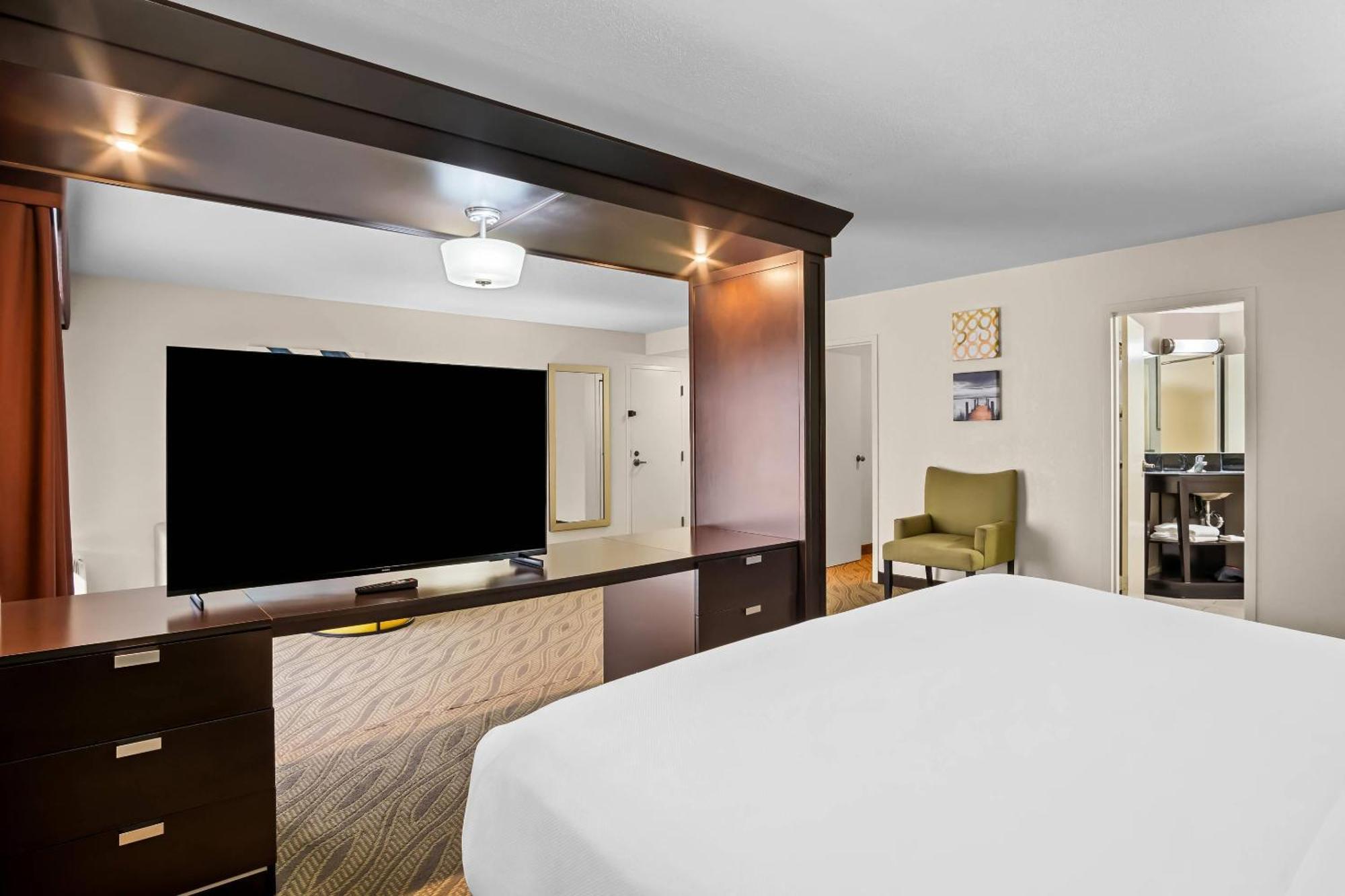 Large King Suite with Sofa bed - Non Smoking