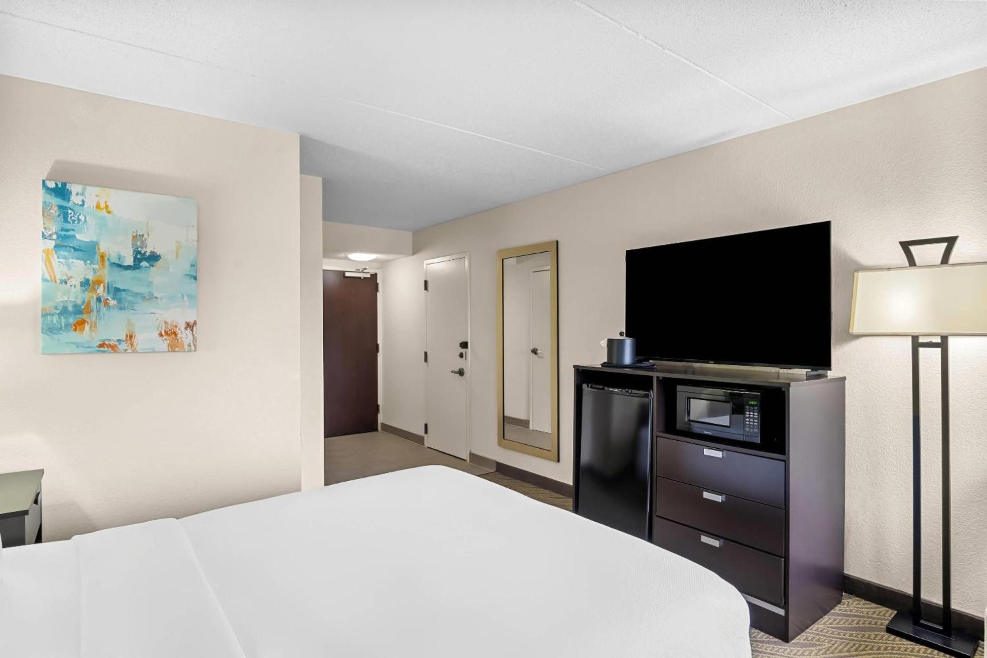 Queen Room with Tub - Disability Access/Non Smoking