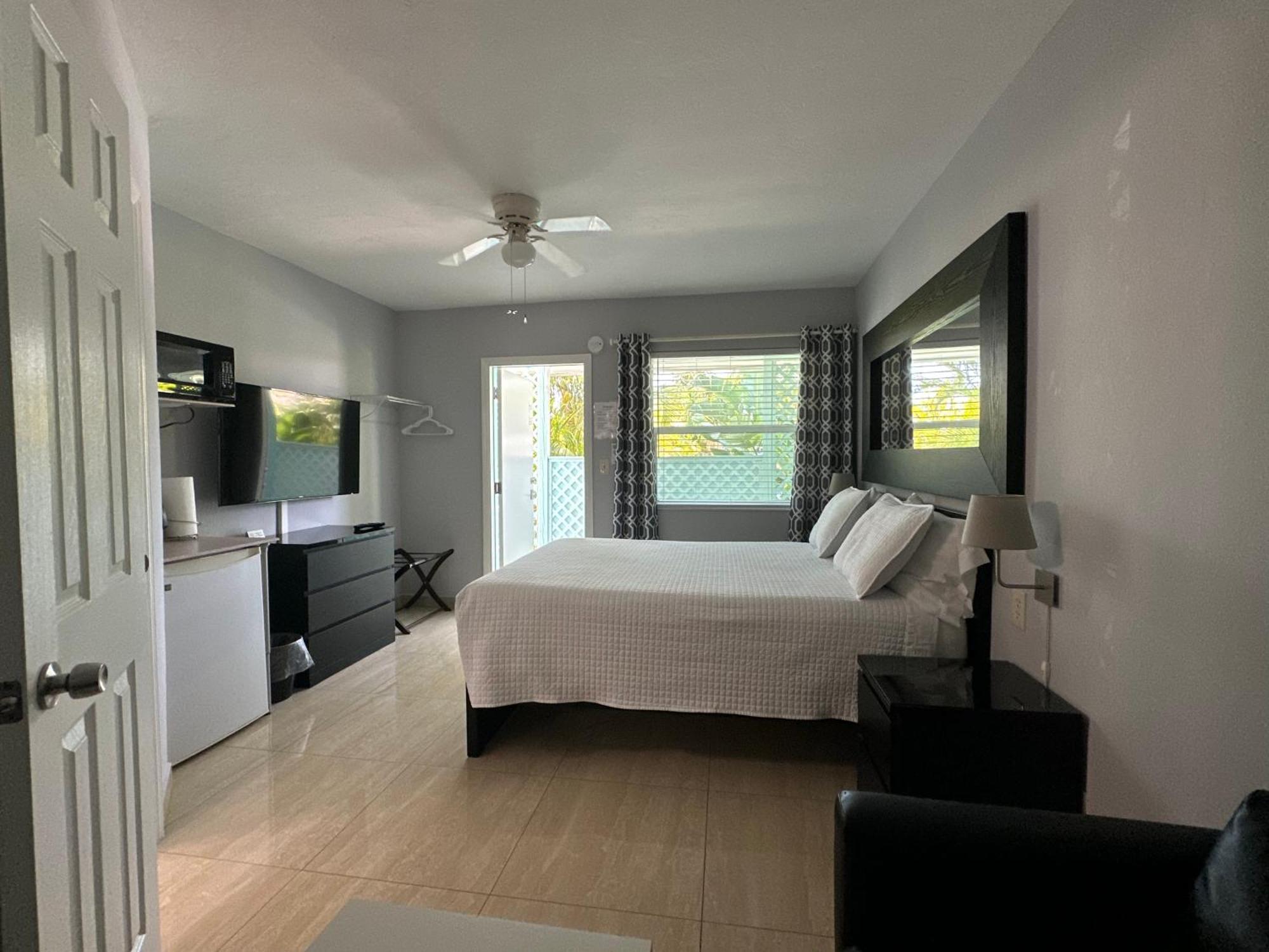 Standard Queen Room