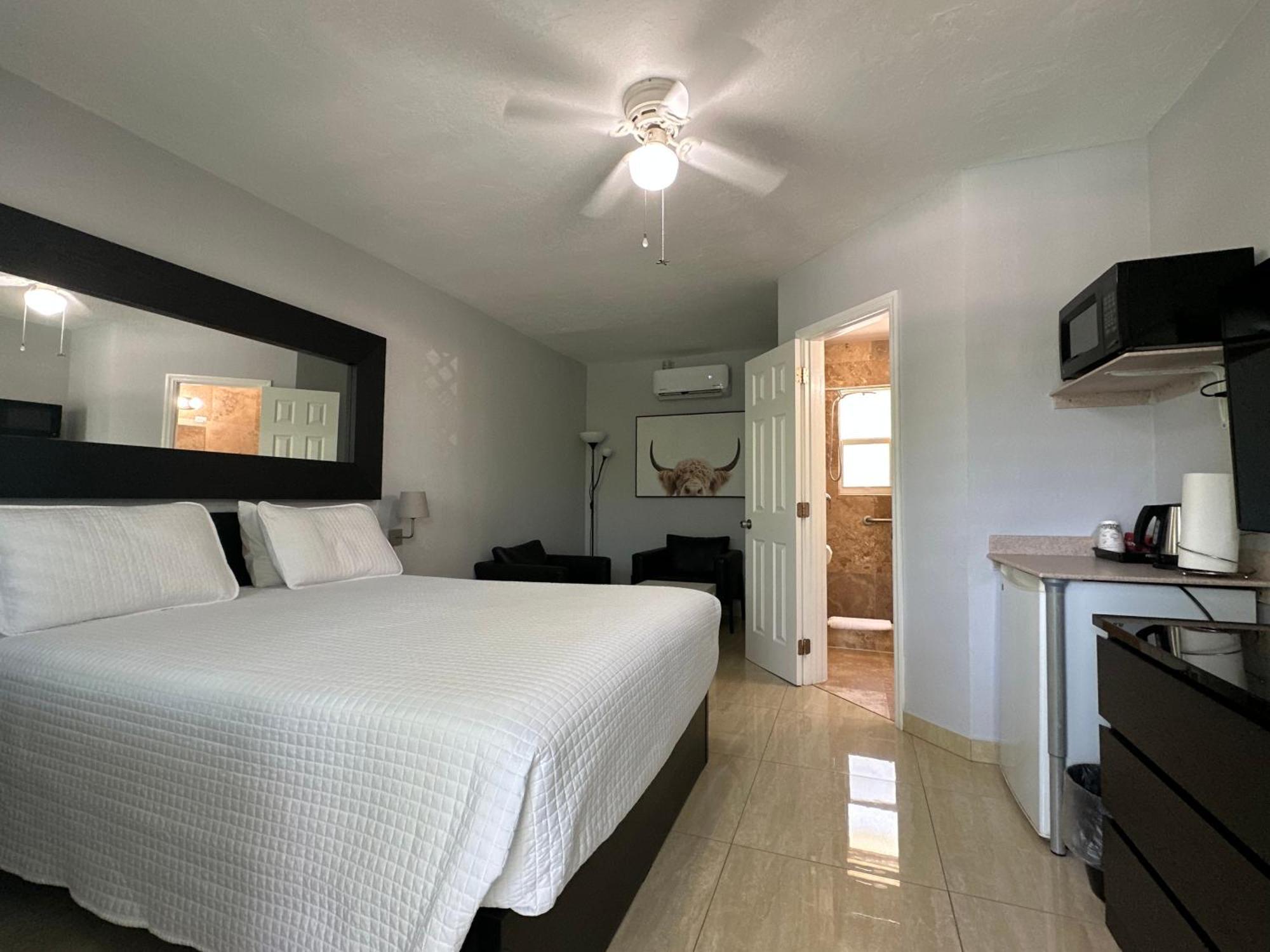 Standard Queen Room