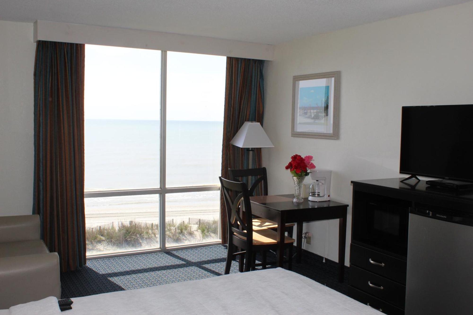 Oceanfront 1 King No Balcony