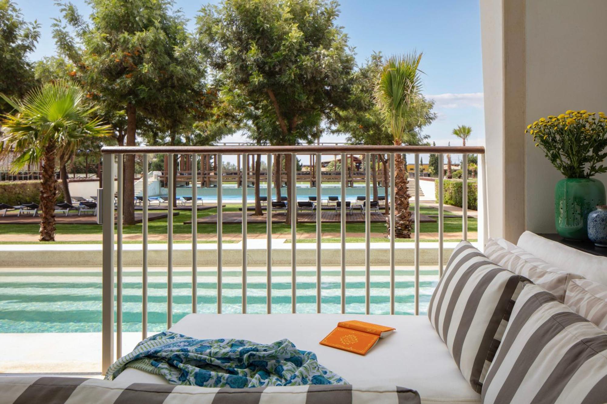 Signature King Room ith Balcony Pool Access