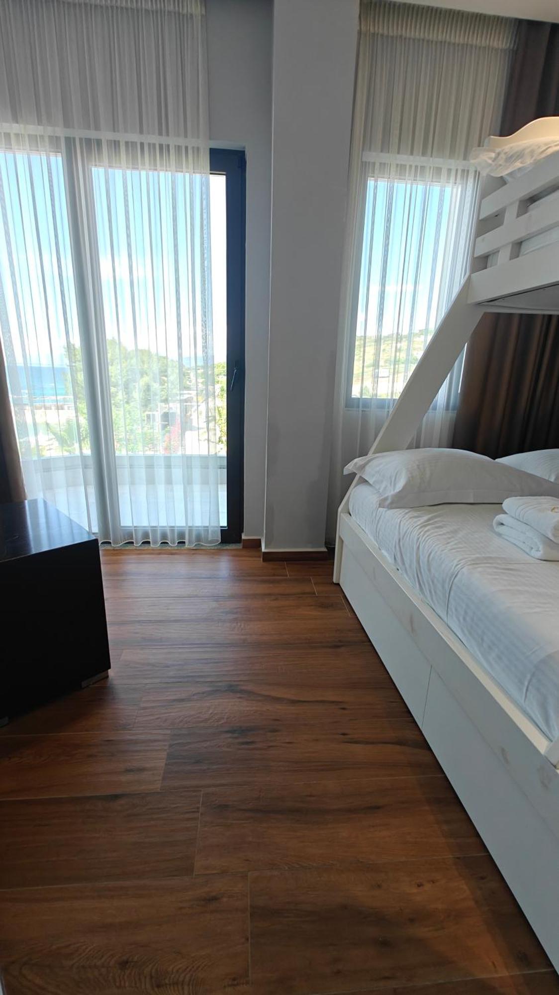 King Suite Sea View