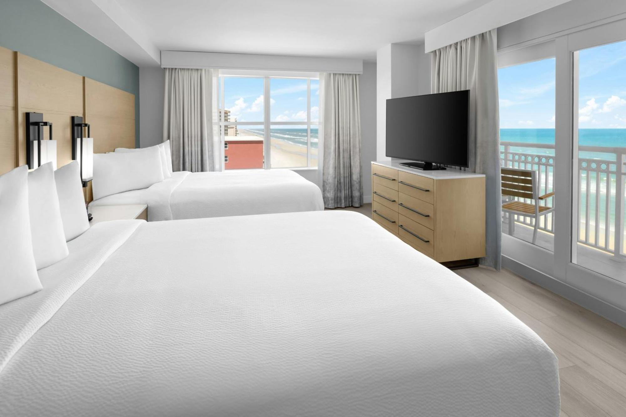 One-Bedroom Queen Suite Spa Bath Oceanfront
